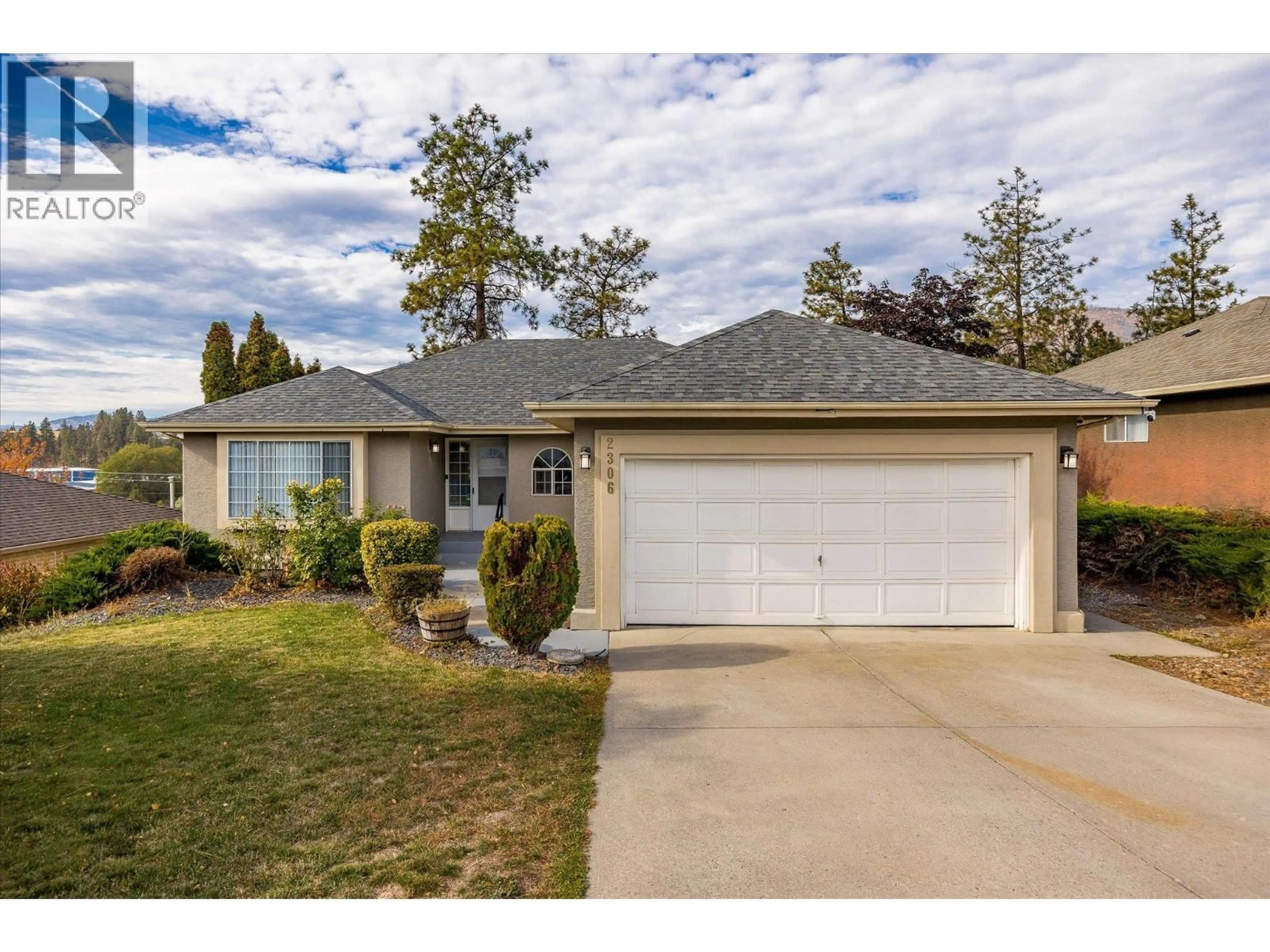 Home with vinyl exterior material, street for 2306 DEVON COURT, Kelowna British Columbia V1Z3L5
