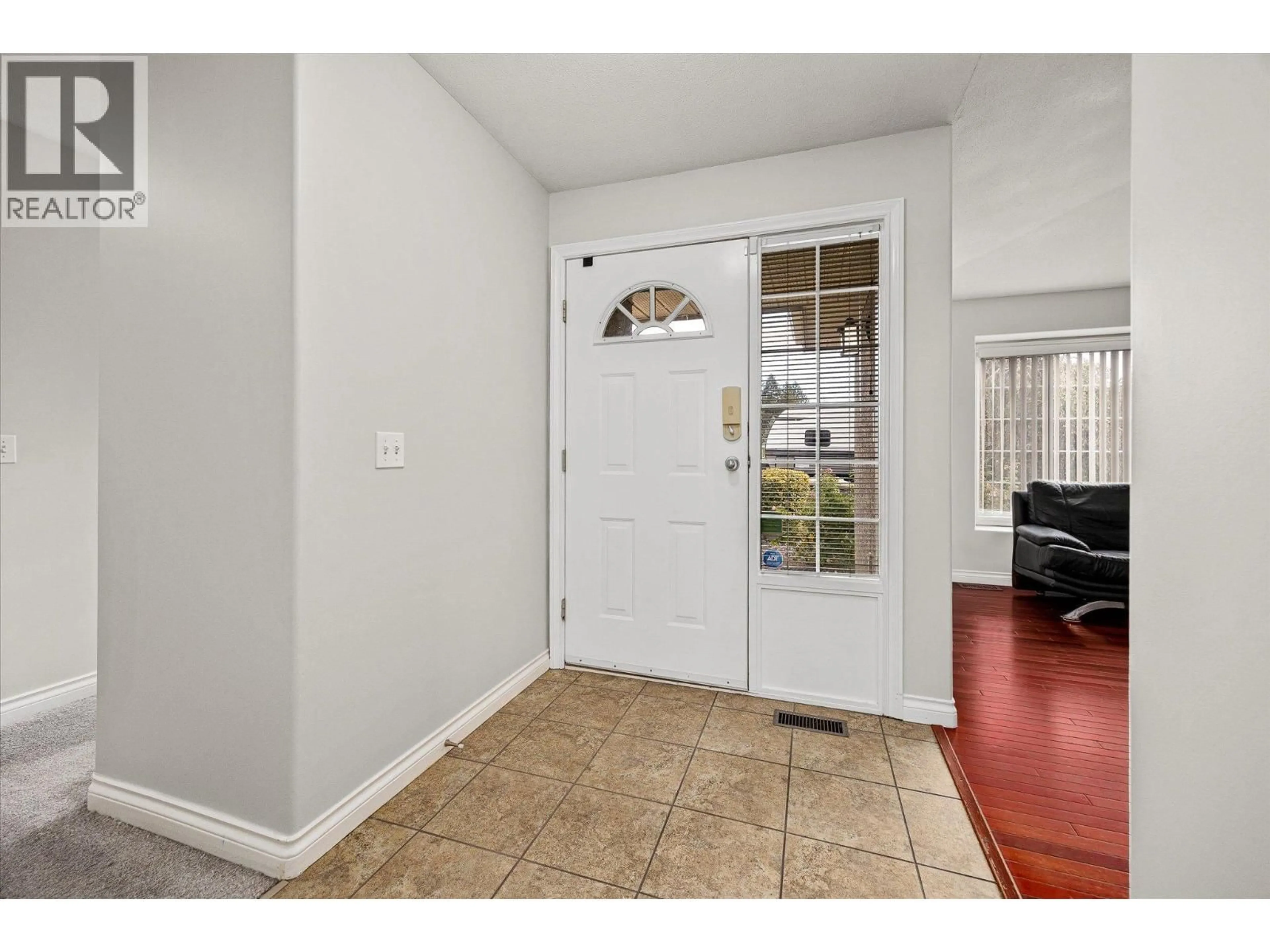 Indoor entryway for 2306 DEVON COURT, Kelowna British Columbia V1Z3L5