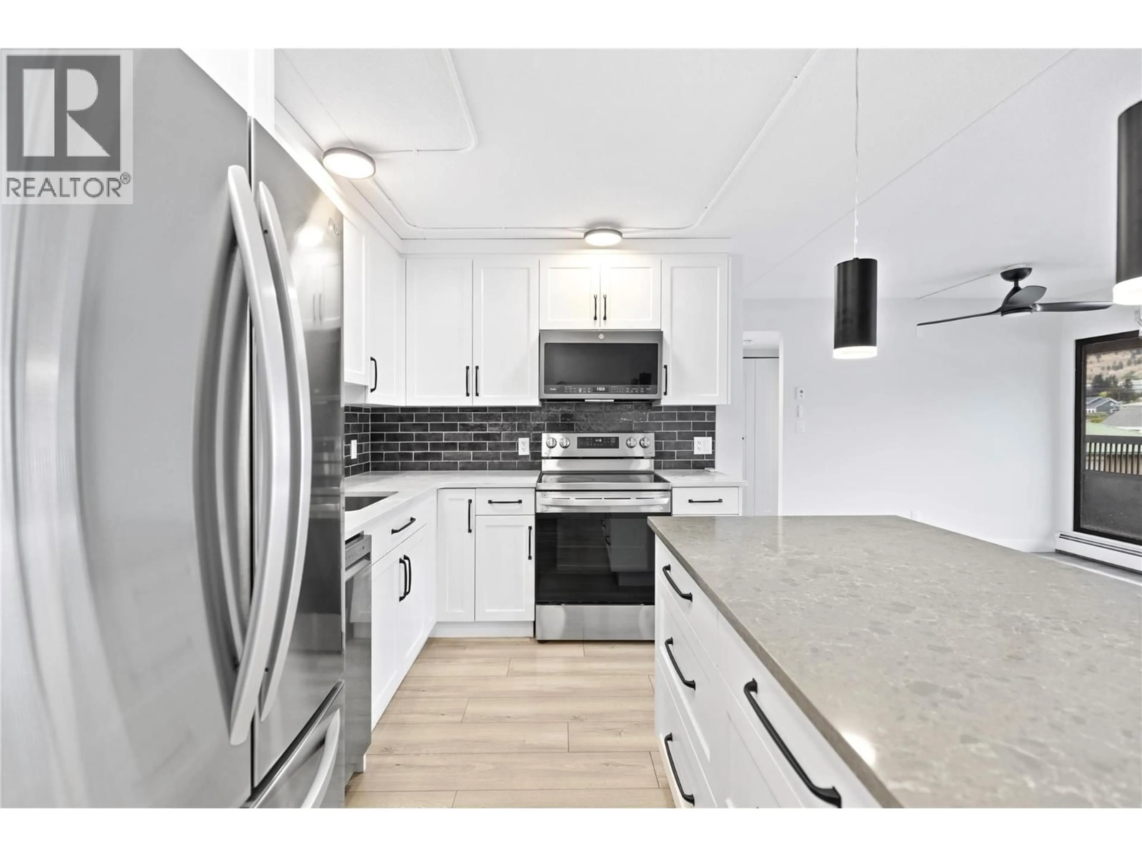 Standard kitchen, unknown for 403 - 525 NICOLA STREET, Kamloops British Columbia V2C6J5