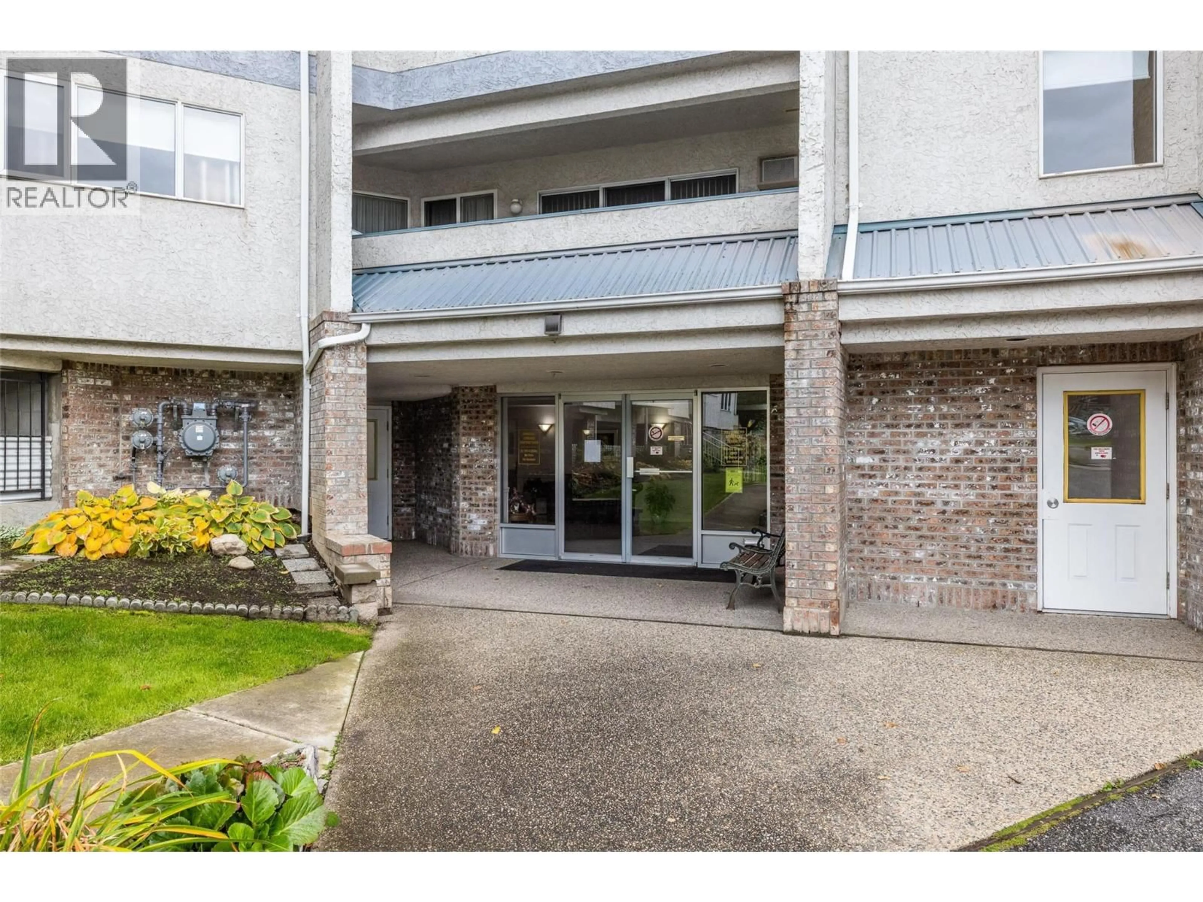 Indoor foyer for 207 - 180 HOLLYWOOD ROAD NORTH, Kelowna British Columbia V1X6Y9