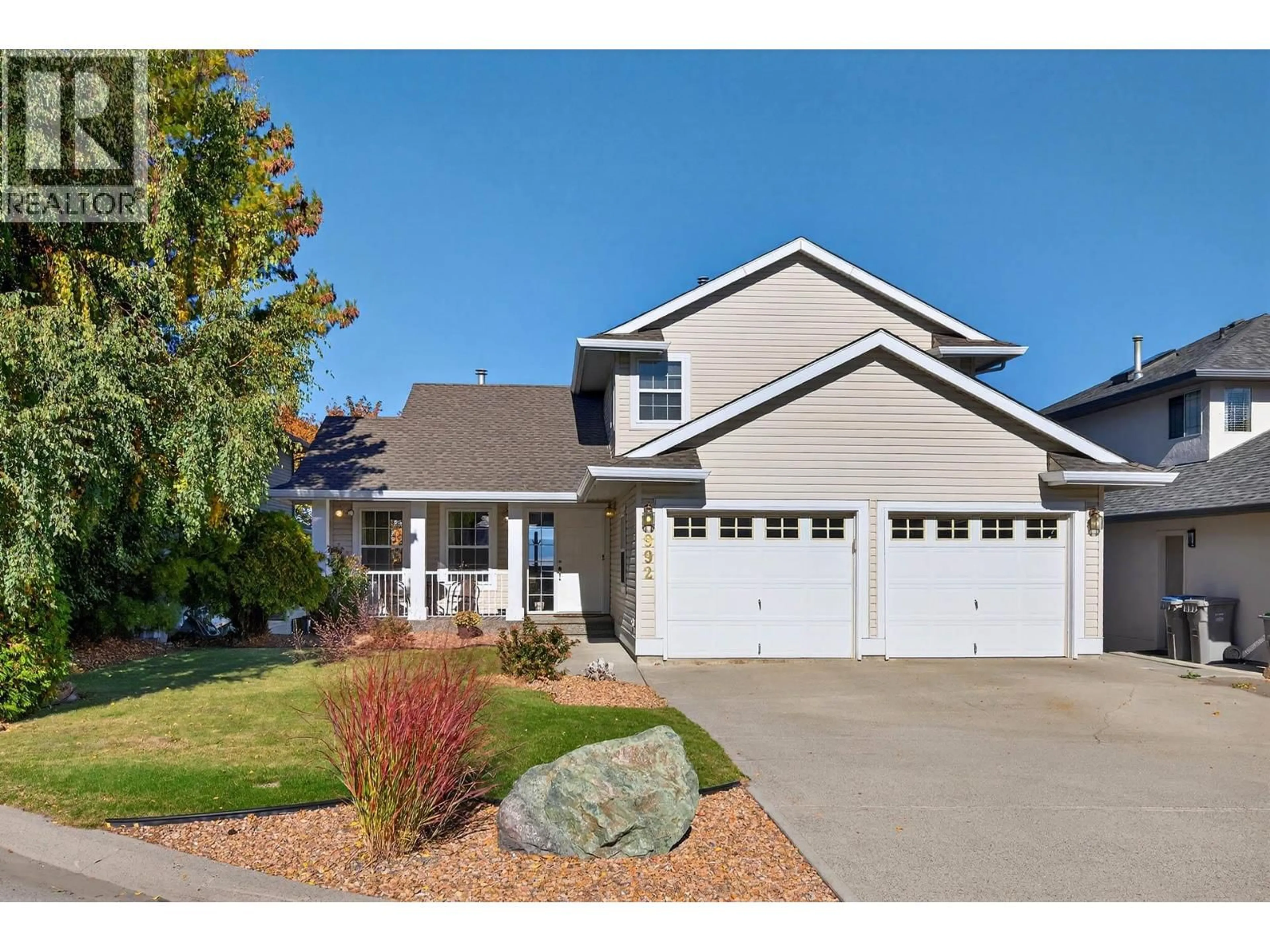 Home with vinyl exterior material, street for 992 CANONGATE CRESCENT, Kamloops British Columbia V1S1W8