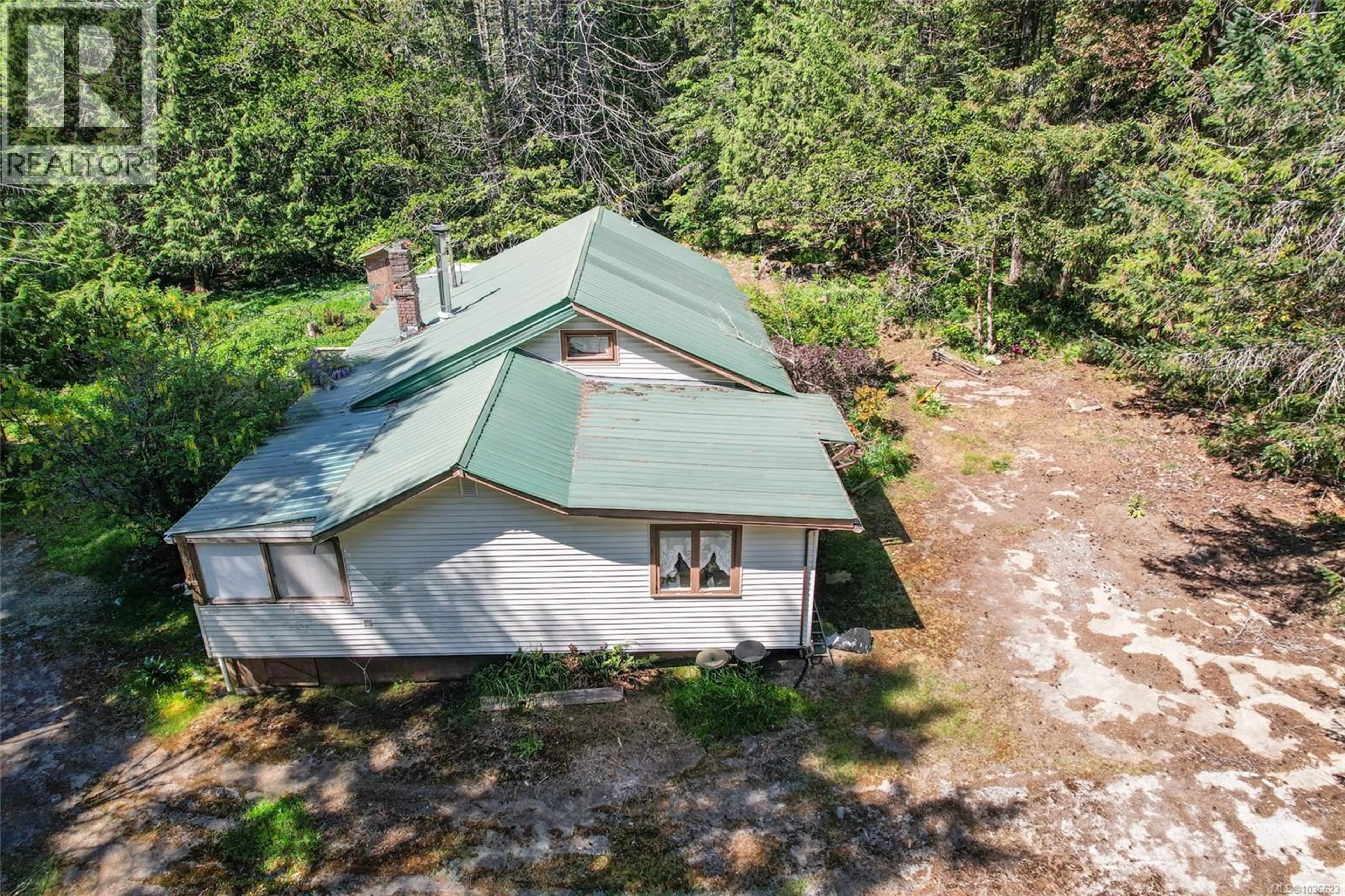A pic from outside/outdoor area/front of a property/back of a property/a pic from drone, unknown for 3070 FAIRBAIRN ROAD, Gabriola Island British Columbia V0R1X7