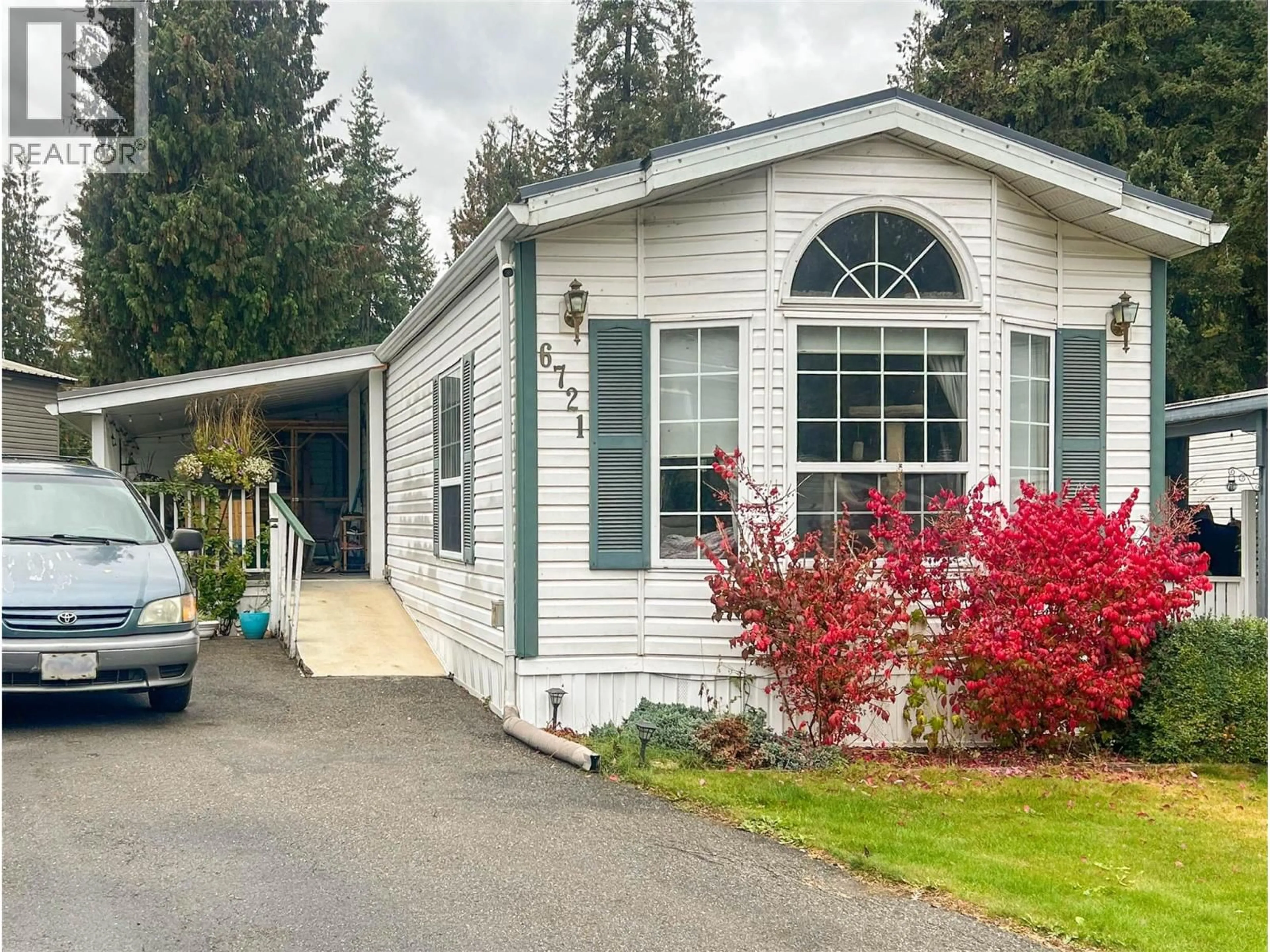 Home with vinyl exterior material, street for 6721 51 STREET NORTHEAST, Salmon Arm British Columbia V0E1K0