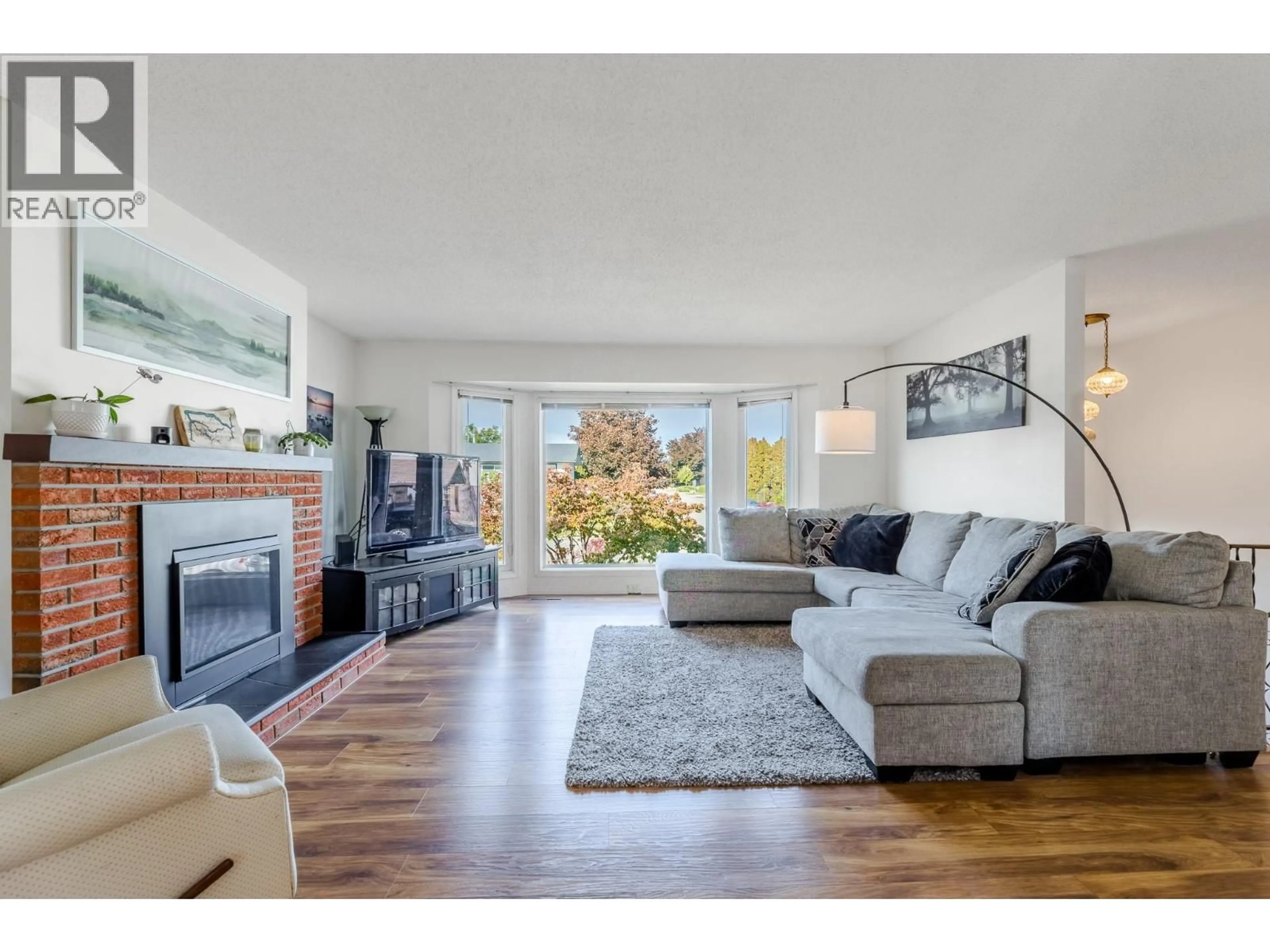 Living room with furniture, wood/laminate floor for 157 MURRAY DRIVE, Penticton British Columbia V2A6W7
