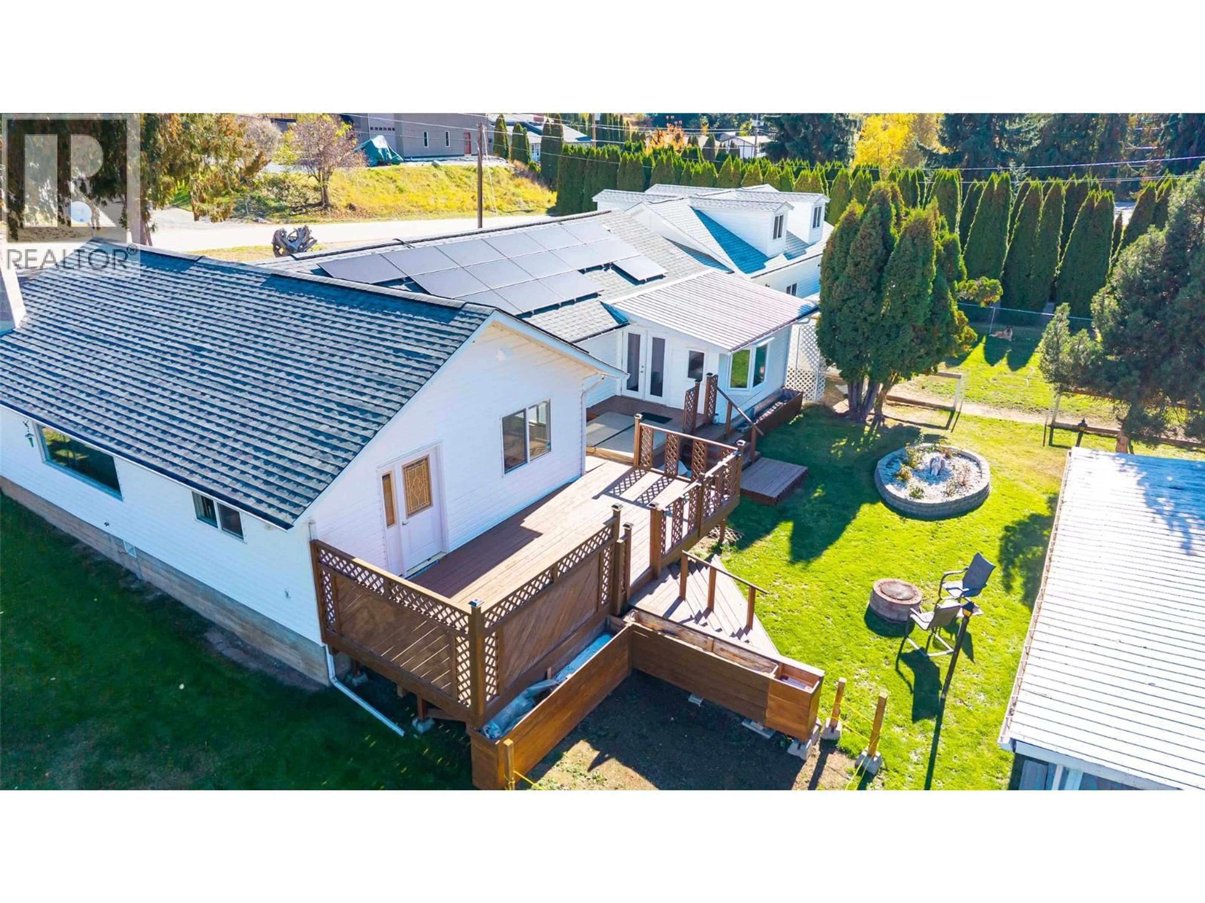 A pic from outside/outdoor area/front of a property/back of a property/a pic from drone, unknown for 5145 ELSIE HOLMES ROAD, Wynndel British Columbia V0B2N1