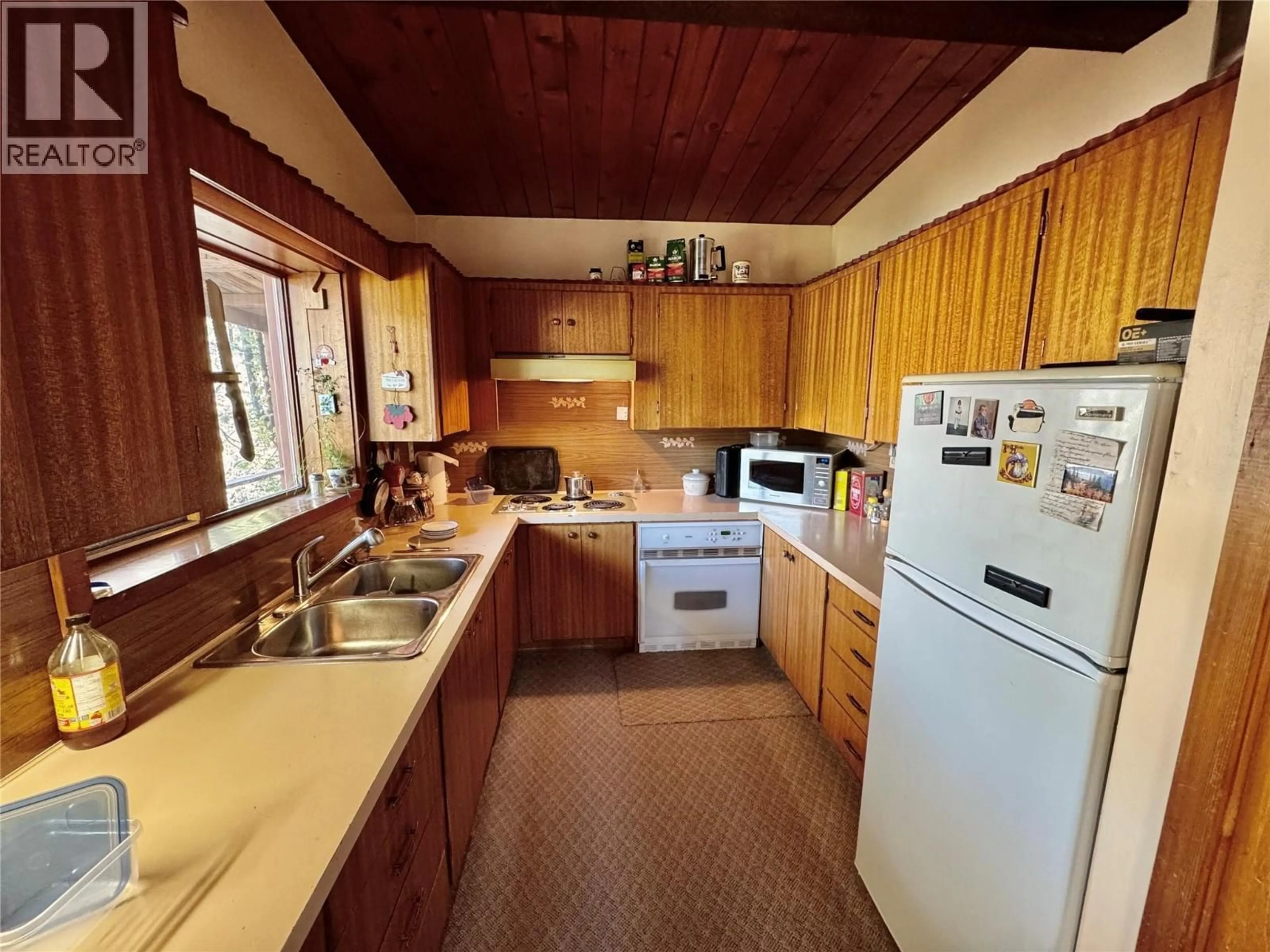 Standard kitchen, unknown for 9209 MOFFAT AVENUE, Wilmer British Columbia V0A1K5
