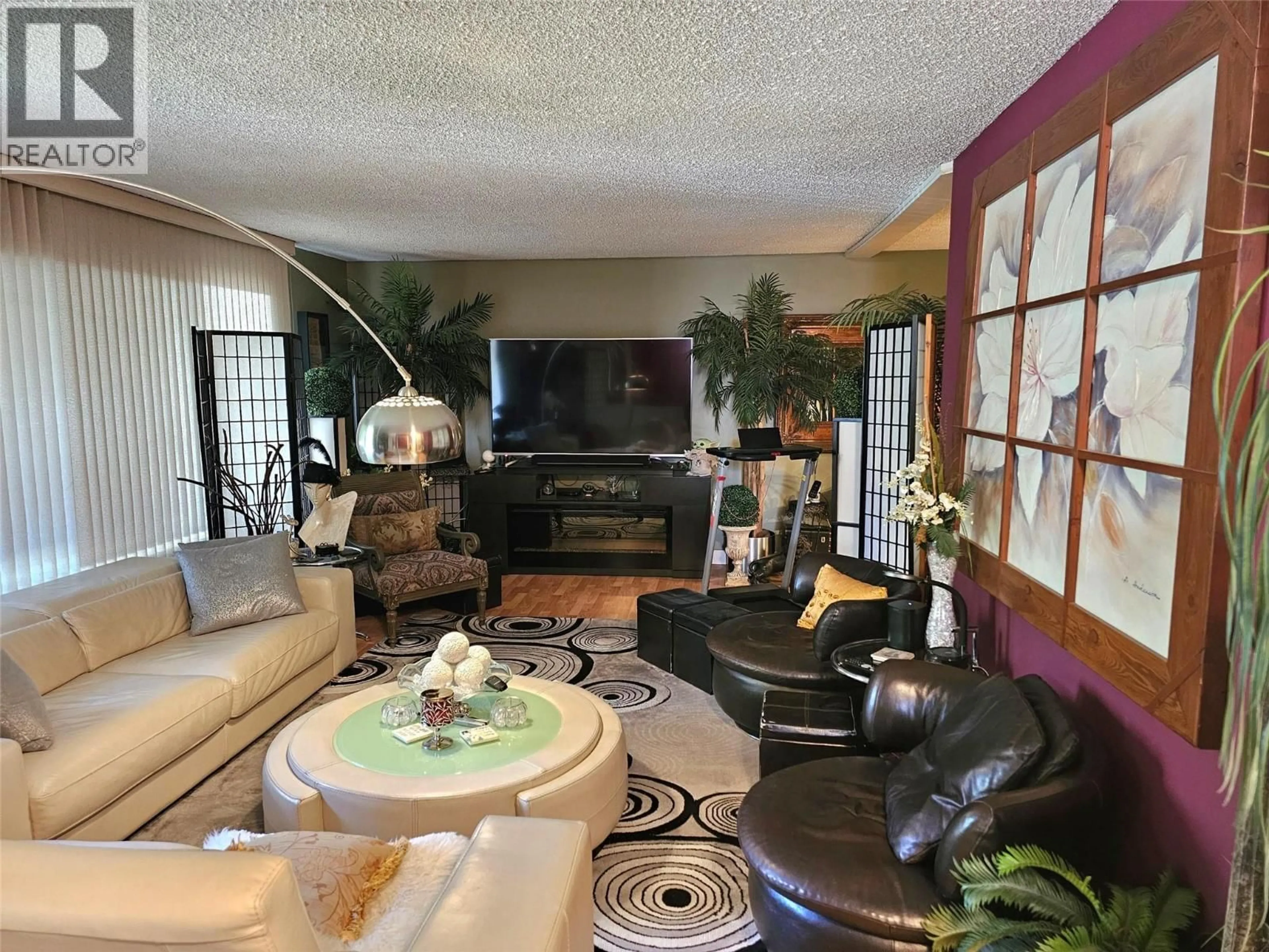 Living room with furniture, unknown for 599 CLIFTON ROAD SOUTH, Kelowna British Columbia V1V1A6