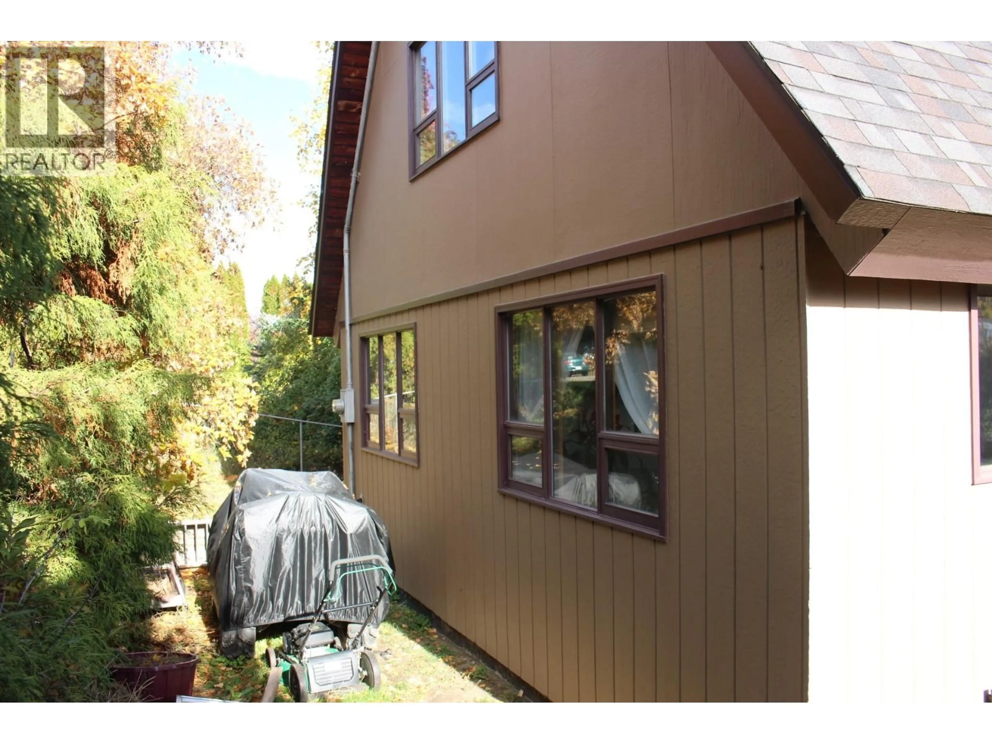 Home with vinyl exterior material, street for 1230 FOX ROAD, Montrose British Columbia V0G1P0