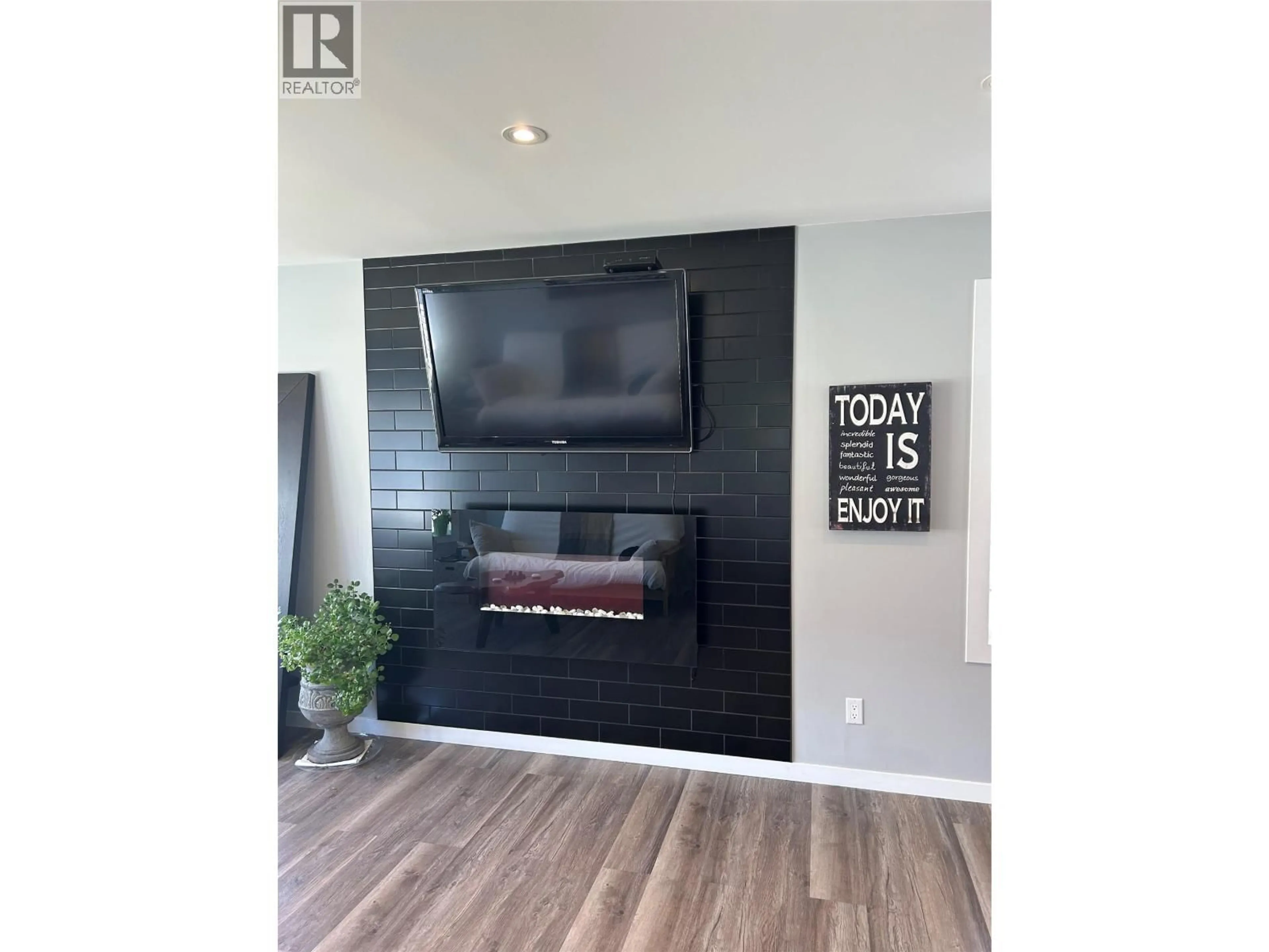 Home theater for 38 BAYVIEW CRESCENT, Osoyoos British Columbia V0H1V6