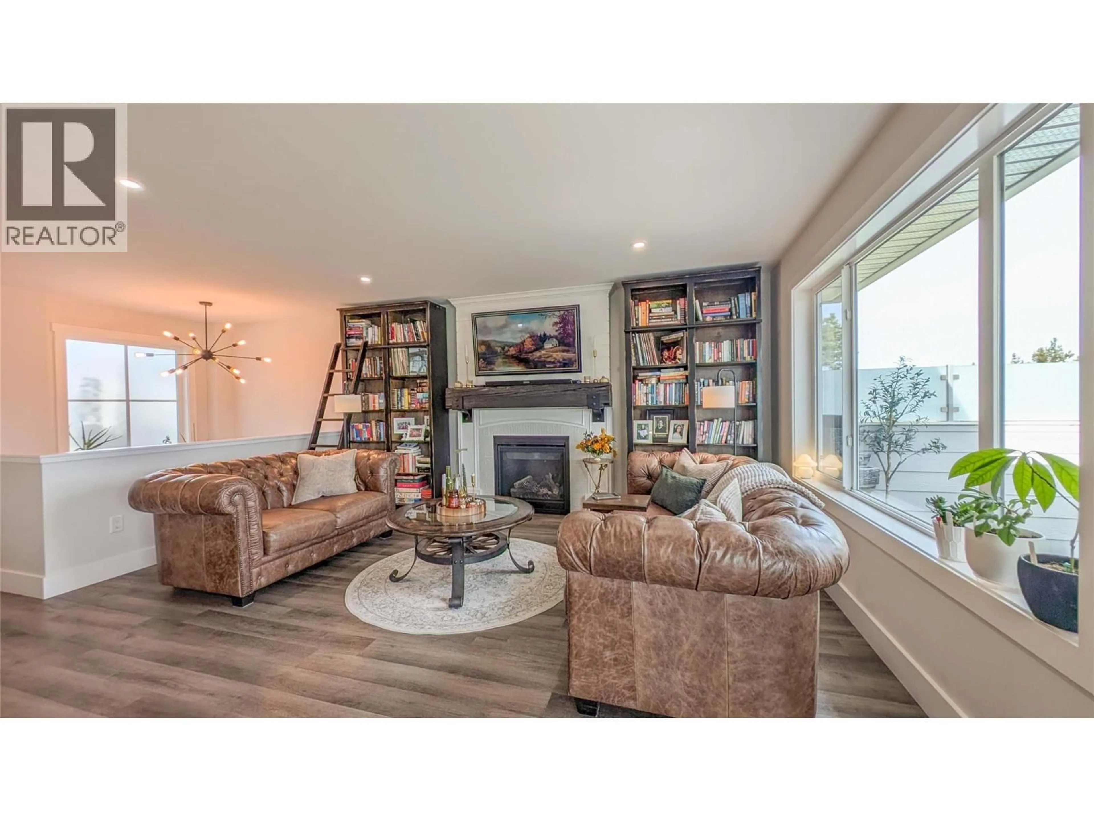Living room with furniture, wood/laminate floor for 308 LEGACY LOOKOUT LOOKOUT, Cranbrook British Columbia V1C0E4
