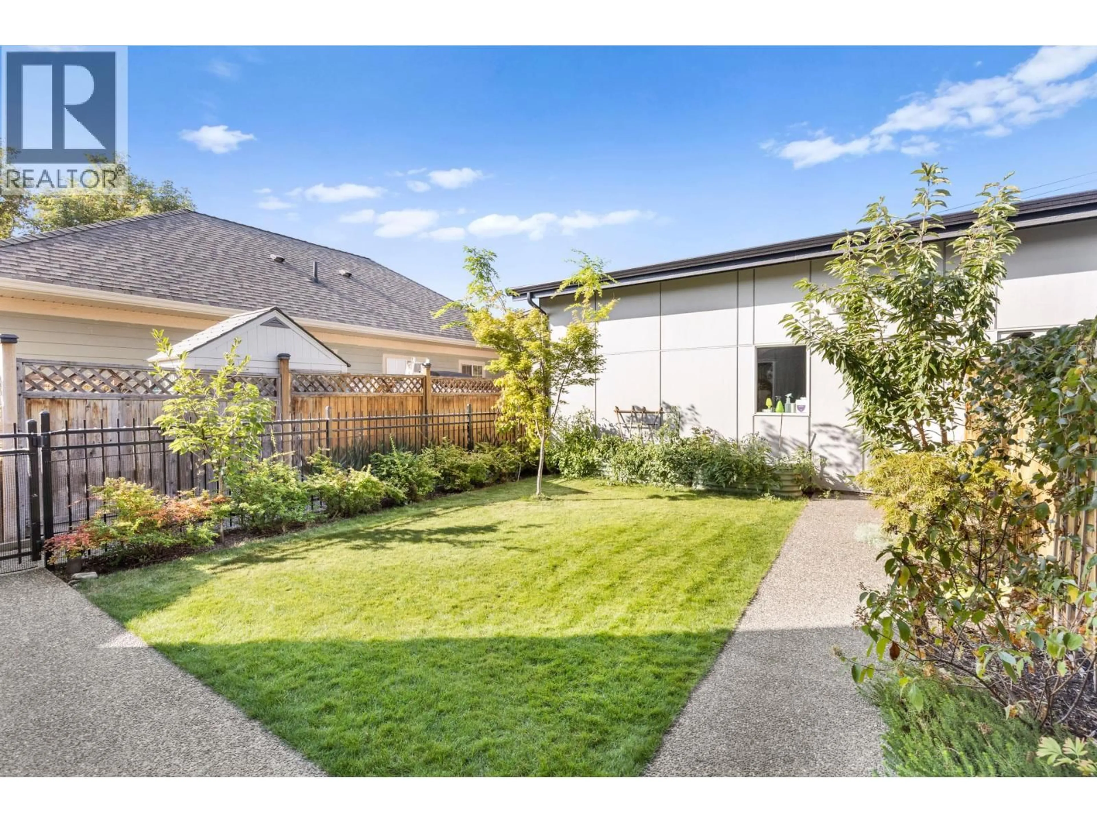 A pic from outside/outdoor area/front of a property/back of a property/a pic from drone, street for 3 - 796 CAWSTON AVENUE, Kelowna British Columbia V1Y6Z7