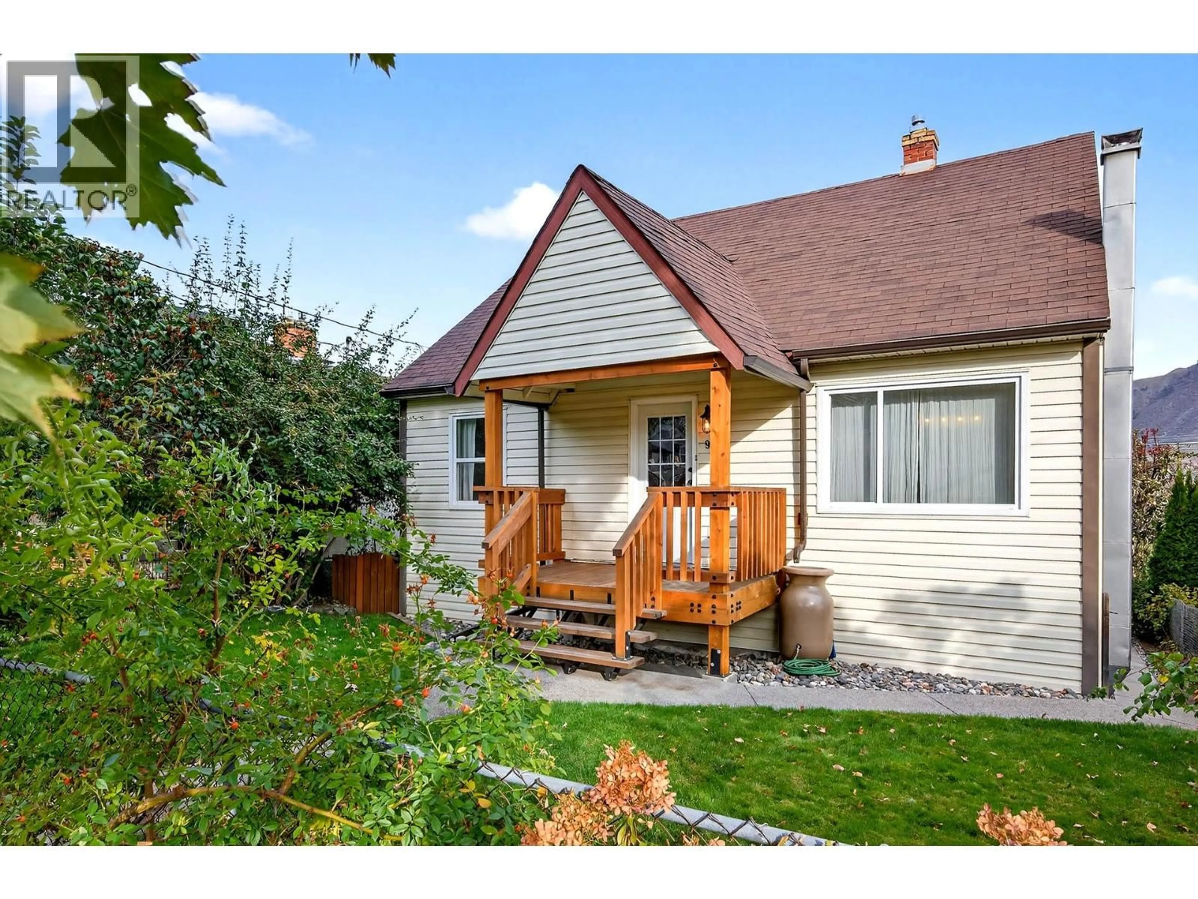 Home with vinyl exterior material, street for 936 NICOLA STREET, Kamloops British Columbia V2C2R9