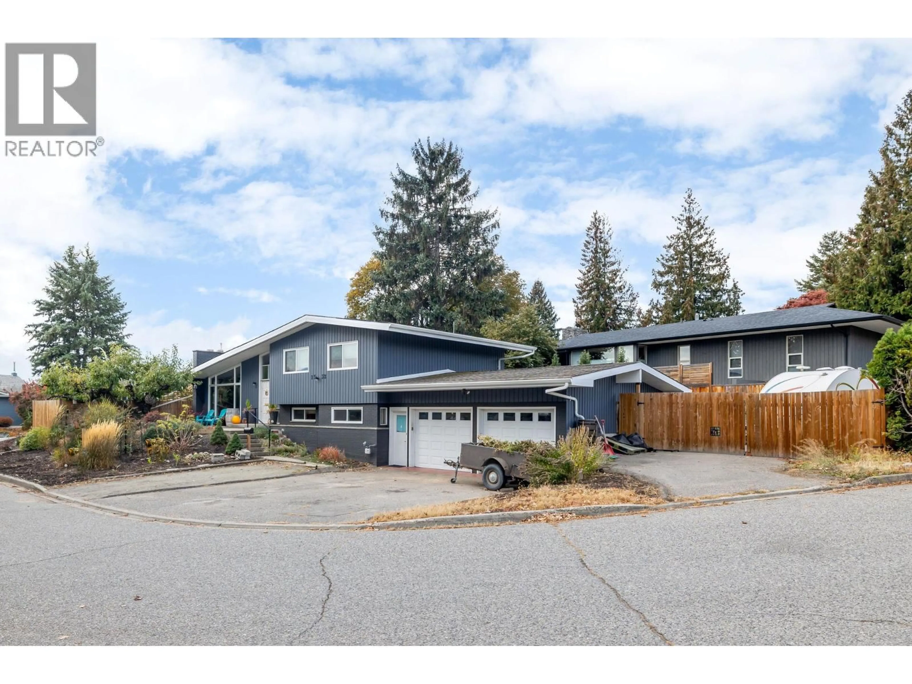 Unknown for 1532 PINEHURST CRESCENT, Kelowna British Columbia V1H4H9