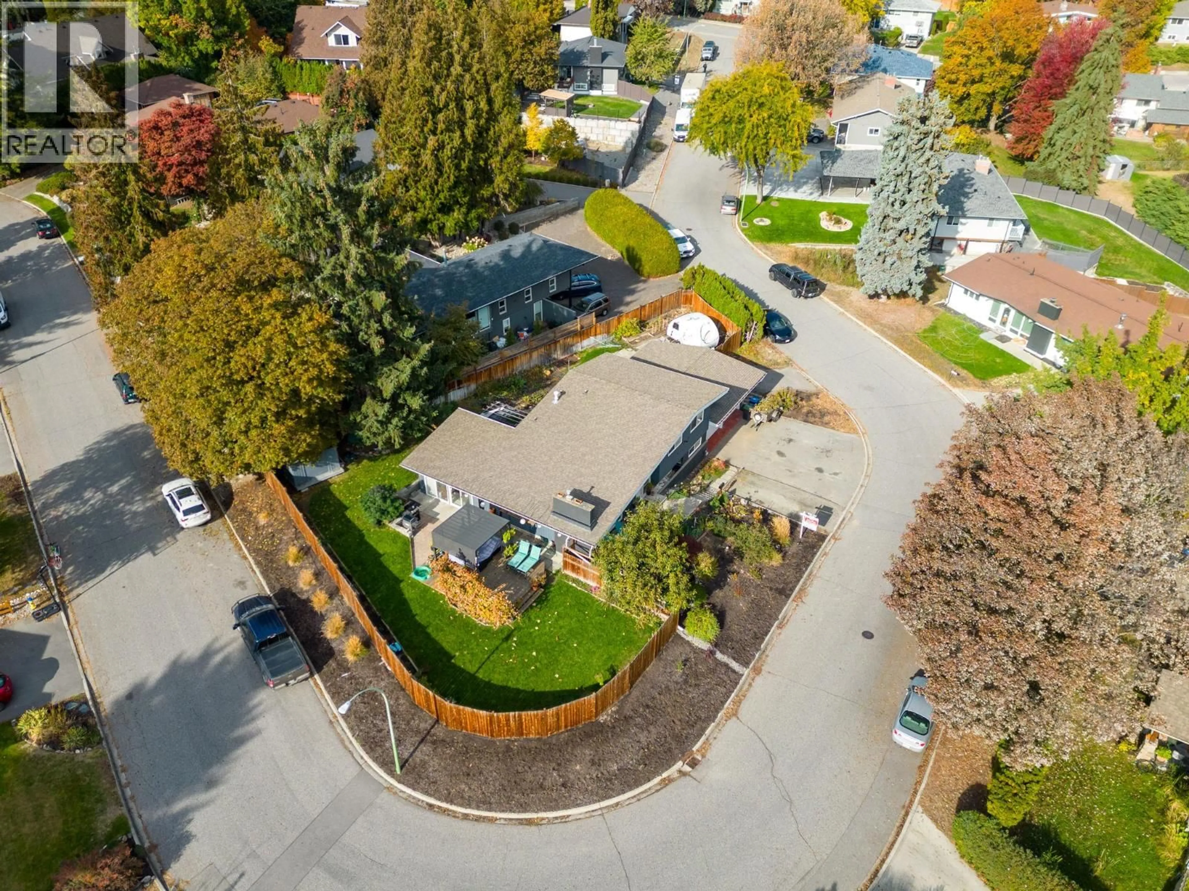 A pic from outside/outdoor area/front of a property/back of a property/a pic from drone, street for 1532 PINEHURST CRESCENT, Kelowna British Columbia V1H4H9