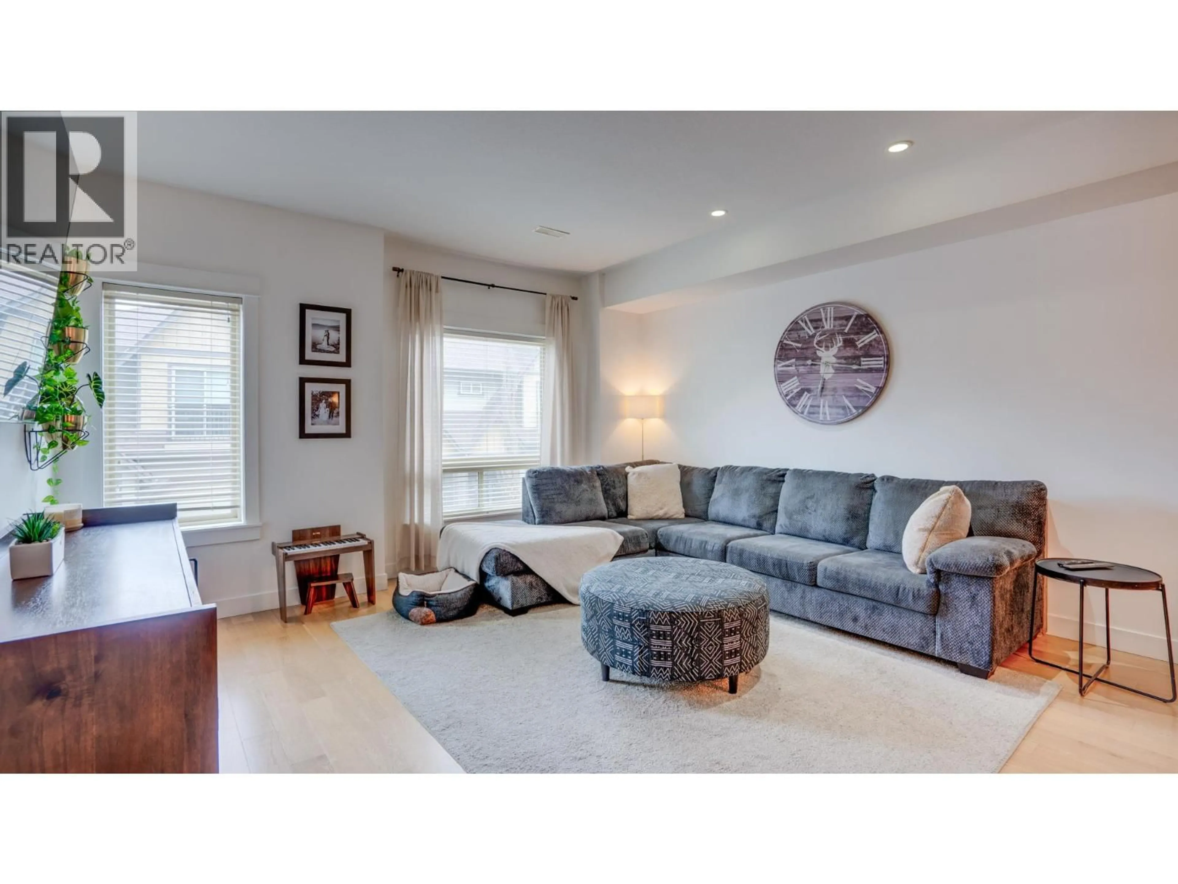 Living room with furniture, unknown for 1003 - 4900 HERITAGE DRIVE, Vernon British Columbia V1T9X1