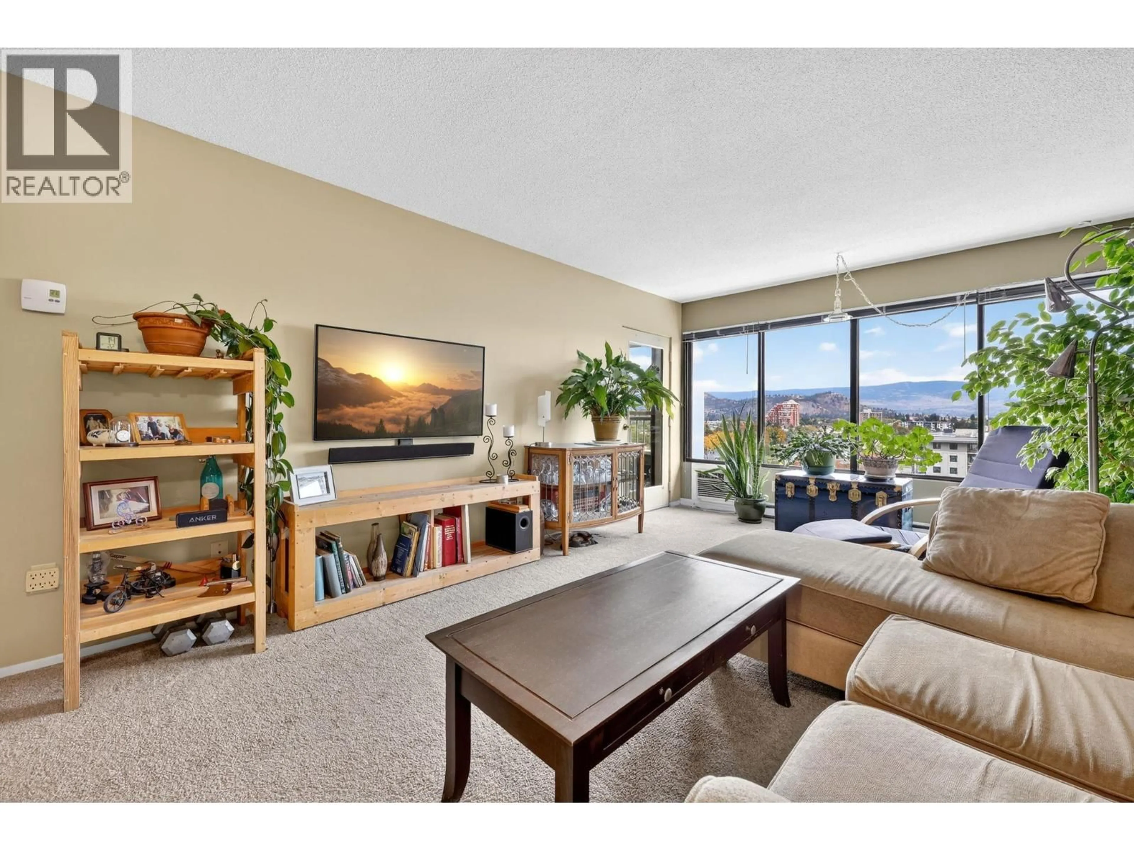 Living room with furniture, unknown for 1006 - 737 LEON AVENUE, Kelowna British Columbia V1Y8L6
