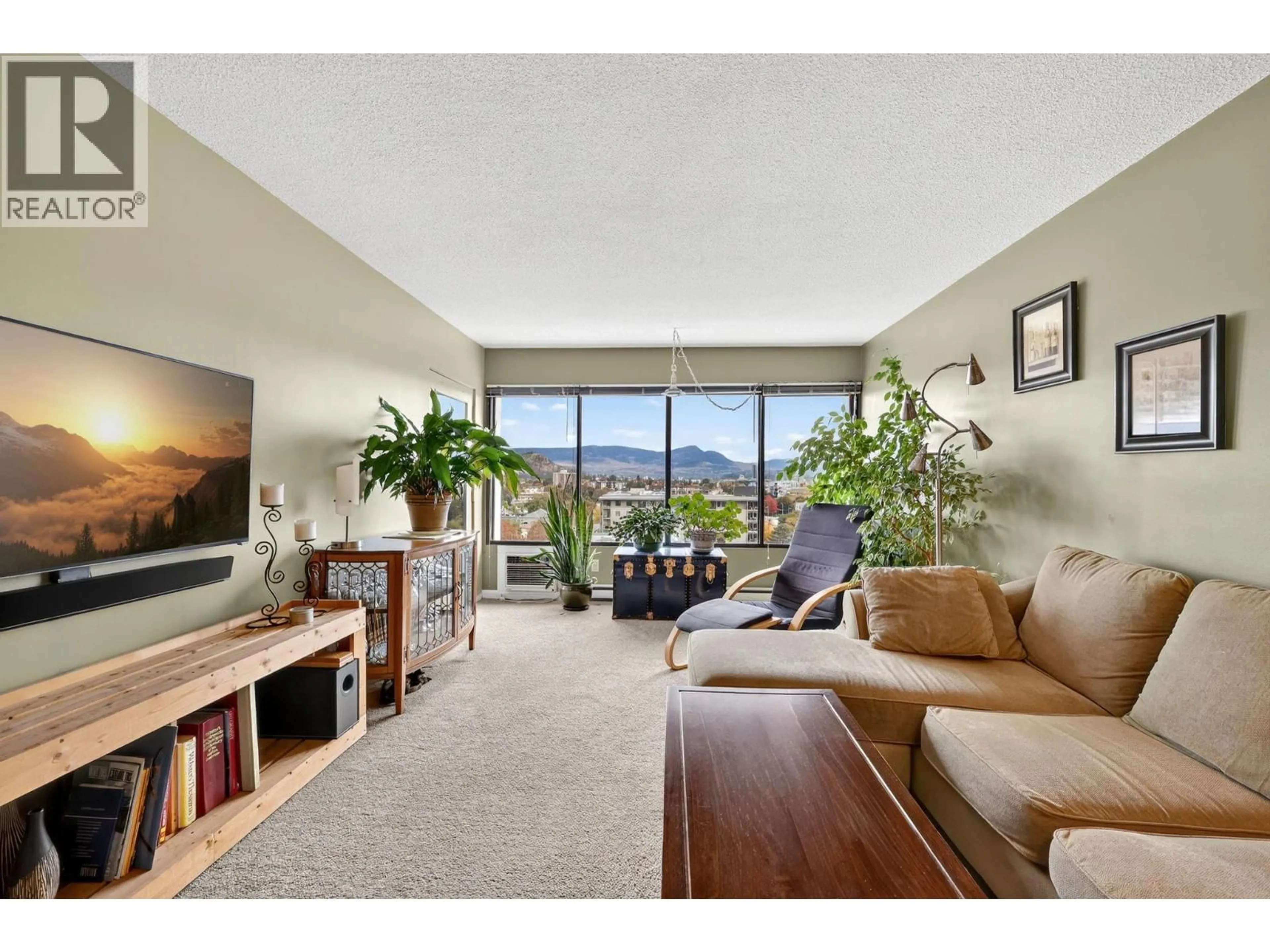 Living room with furniture, unknown for 1006 - 737 LEON AVENUE, Kelowna British Columbia V1Y8L6