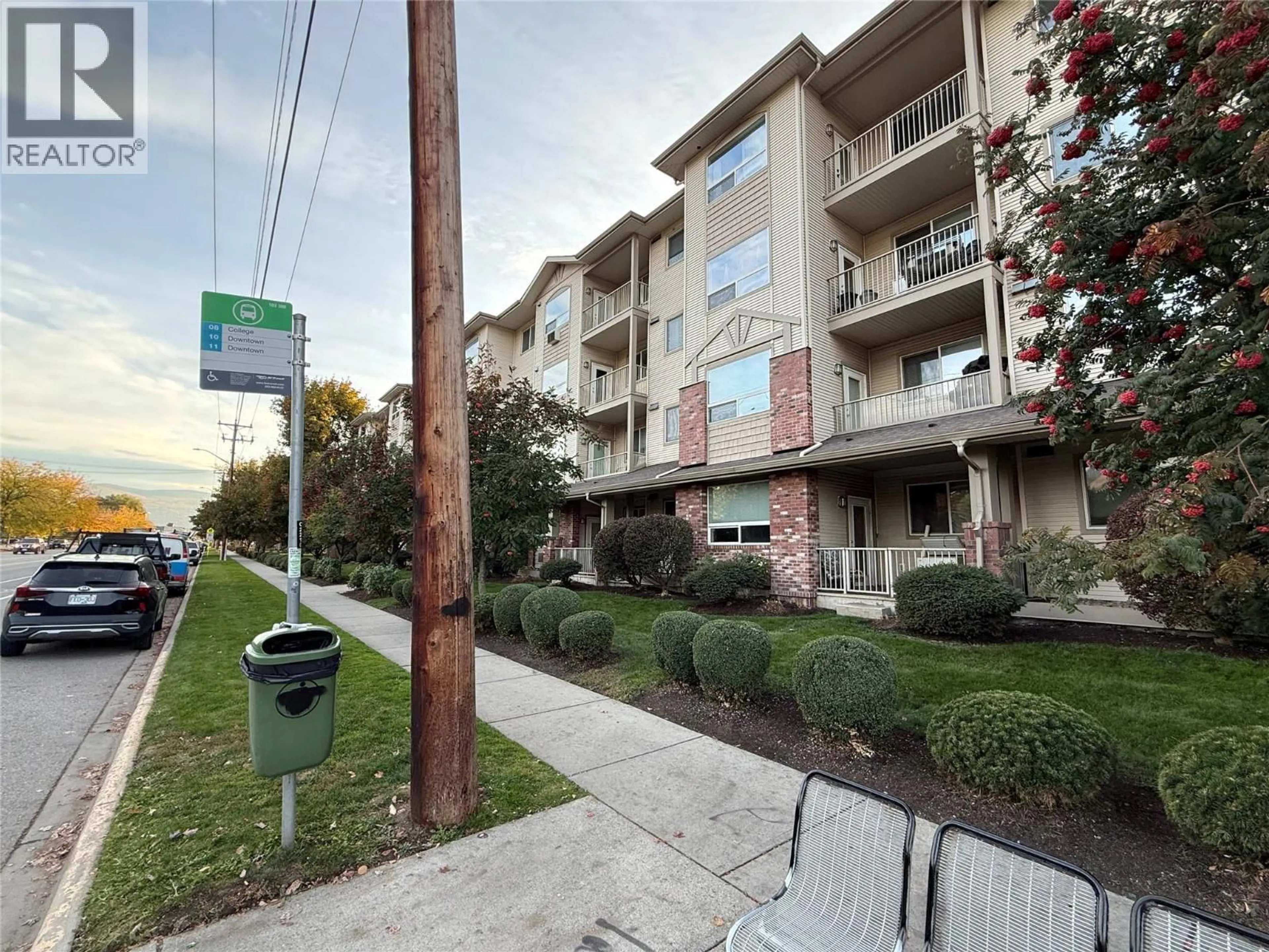 Patio, street for 203 - 778 RUTLAND ROAD NORTH, Kelowna British Columbia V1X8B3