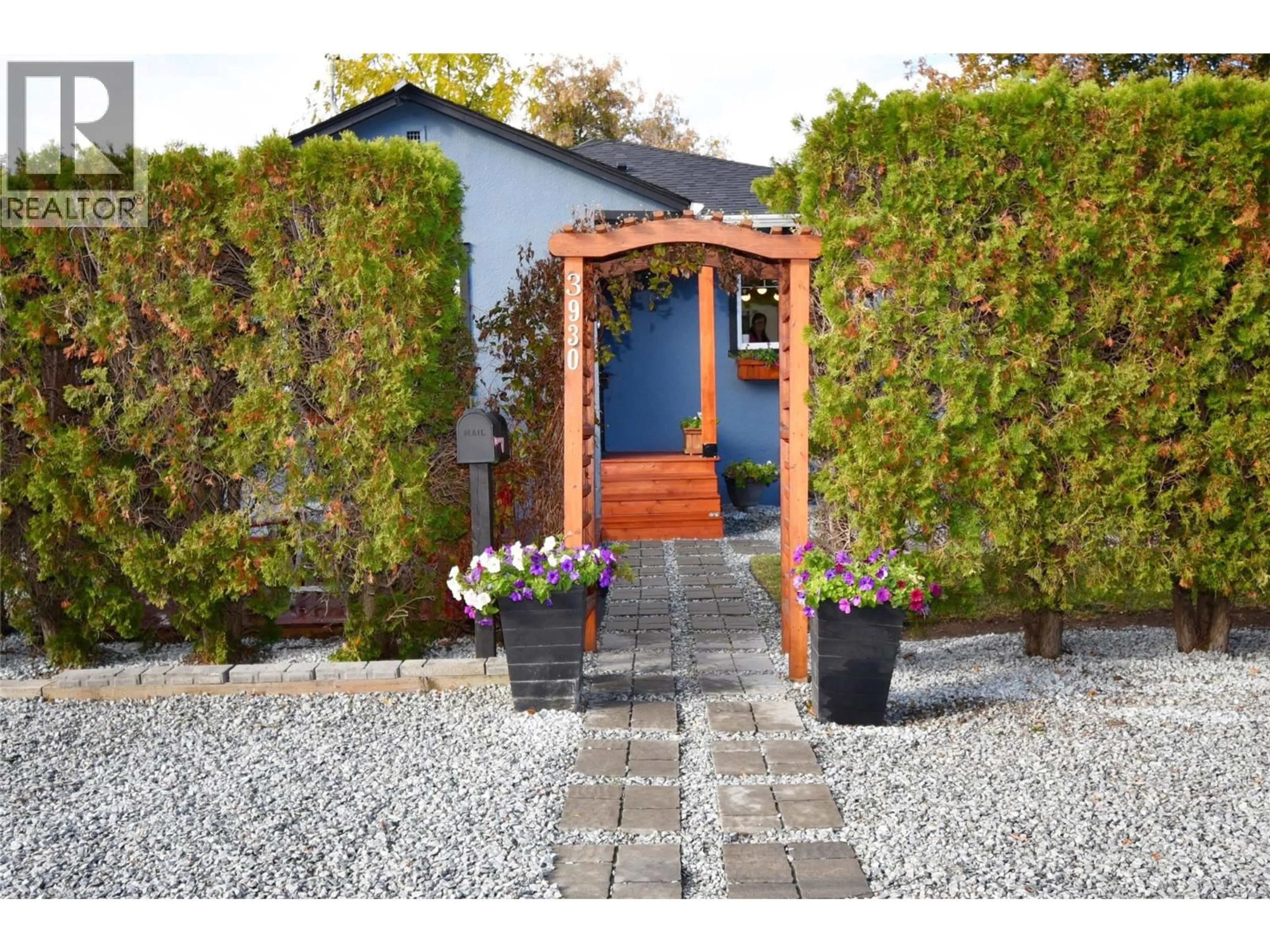 Indoor entryway for 3930 26 STREET, Vernon British Columbia V1T4V4