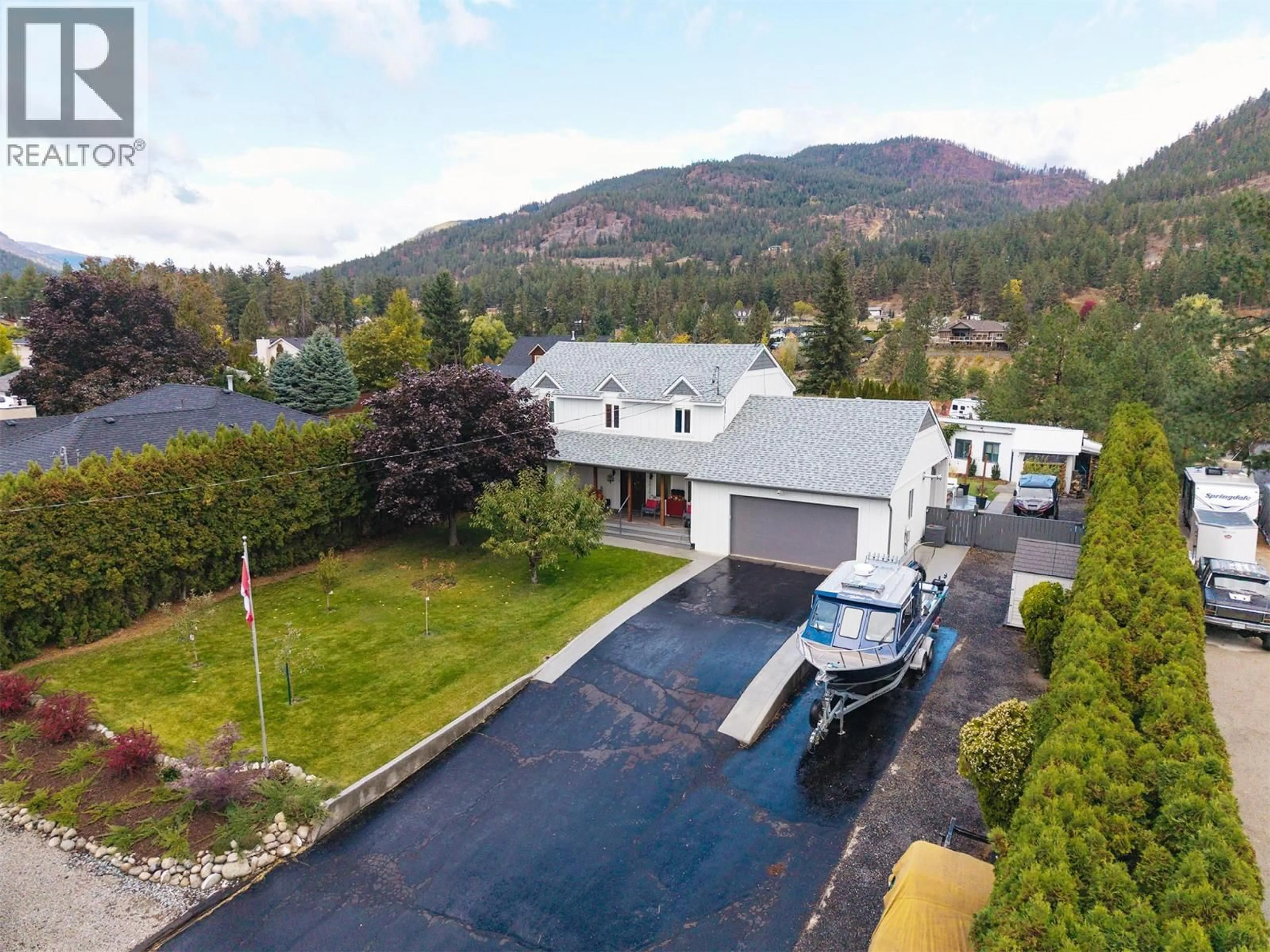 A pic from outside/outdoor area/front of a property/back of a property/a pic from drone, mountain view for 3930 DRYDEN ROAD, Peachland British Columbia V0H1X2