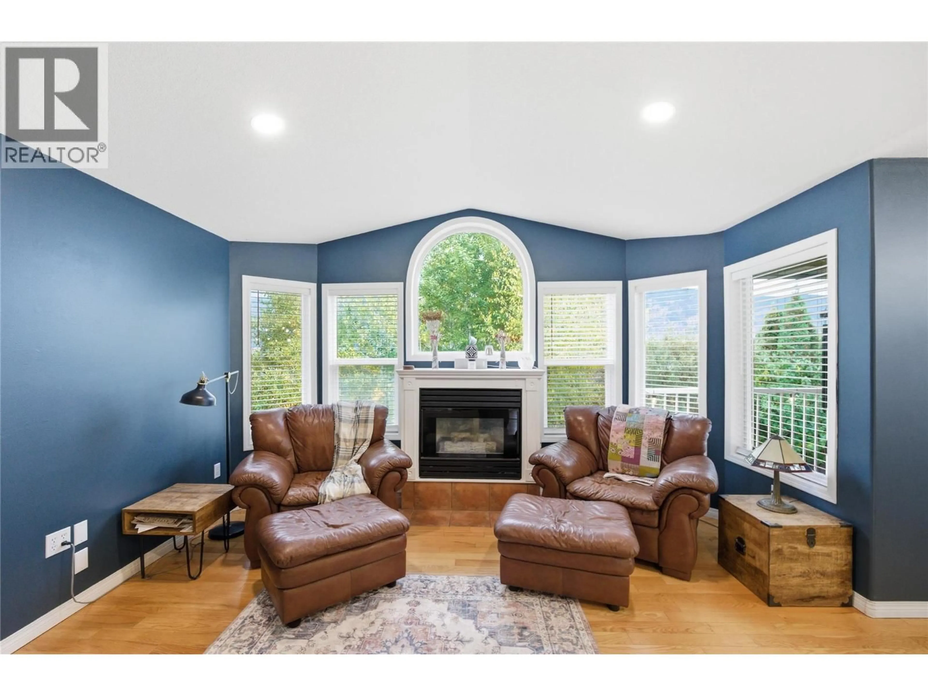Living room with furniture, unknown for 3395 SOUTHRIDGE DRIVE, Castlegar British Columbia V1N4G1