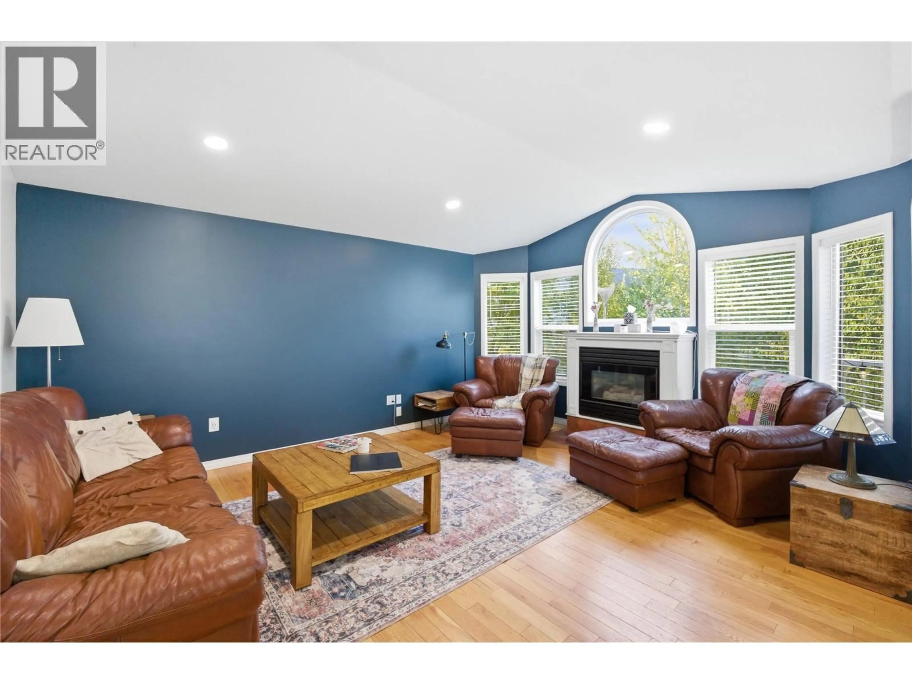 Living room with furniture, unknown for 3395 SOUTHRIDGE DRIVE, Castlegar British Columbia V1N4G1