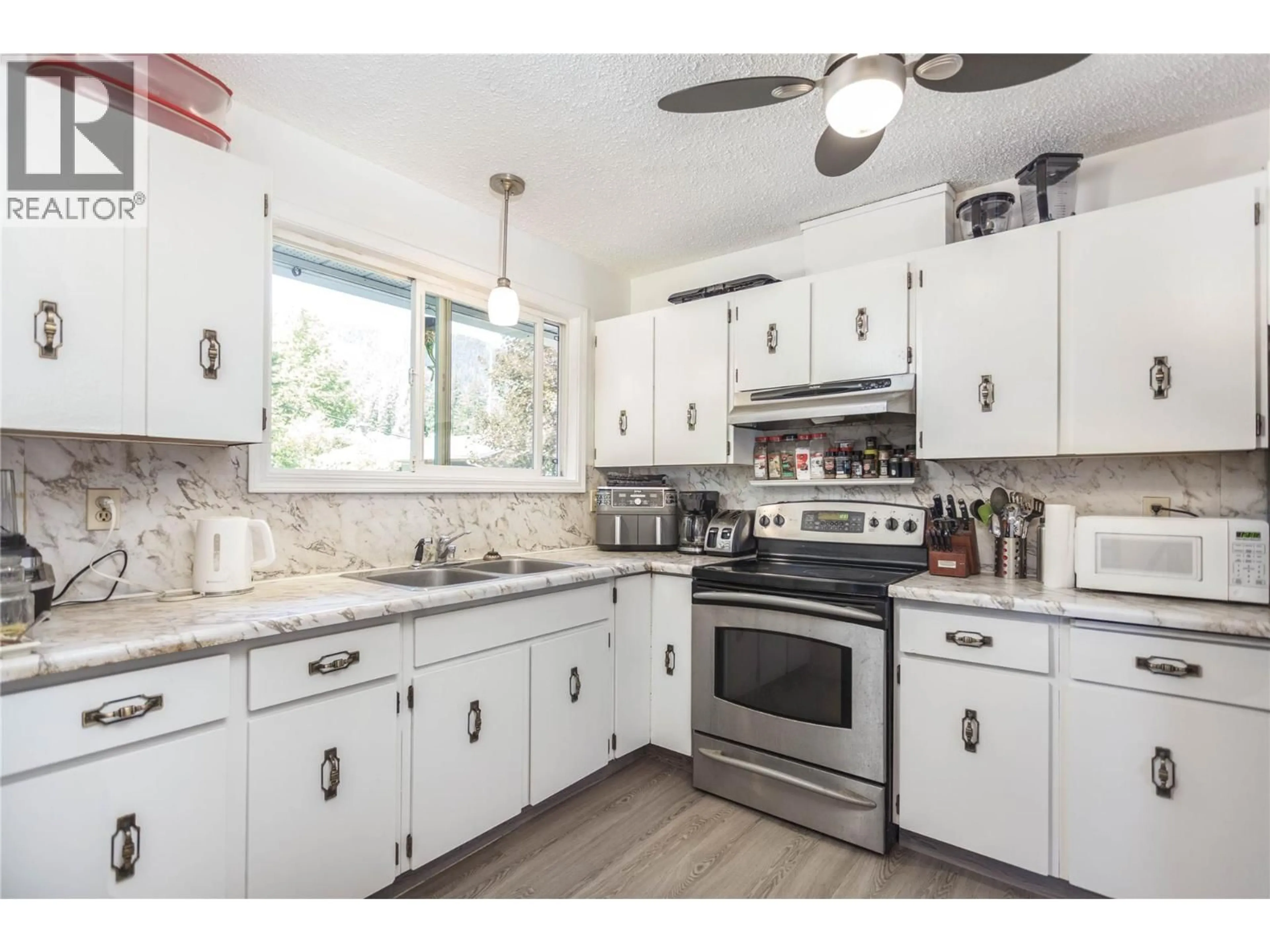 Open concept kitchen, unknown for 2284 PARK AVENUE, Lumby British Columbia V0E2G0