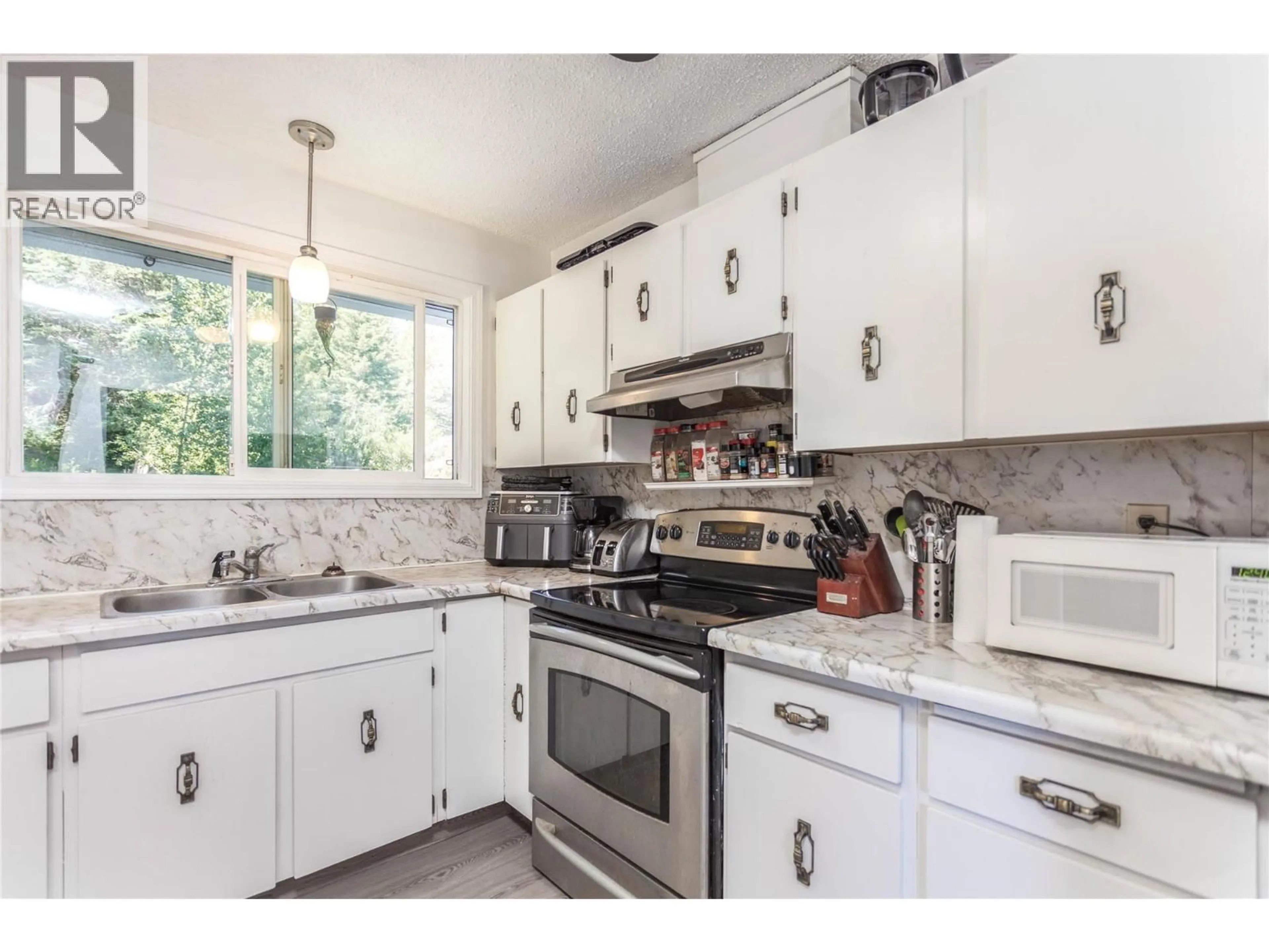 Unknown for 2284 PARK AVENUE, Lumby British Columbia V0E2G0