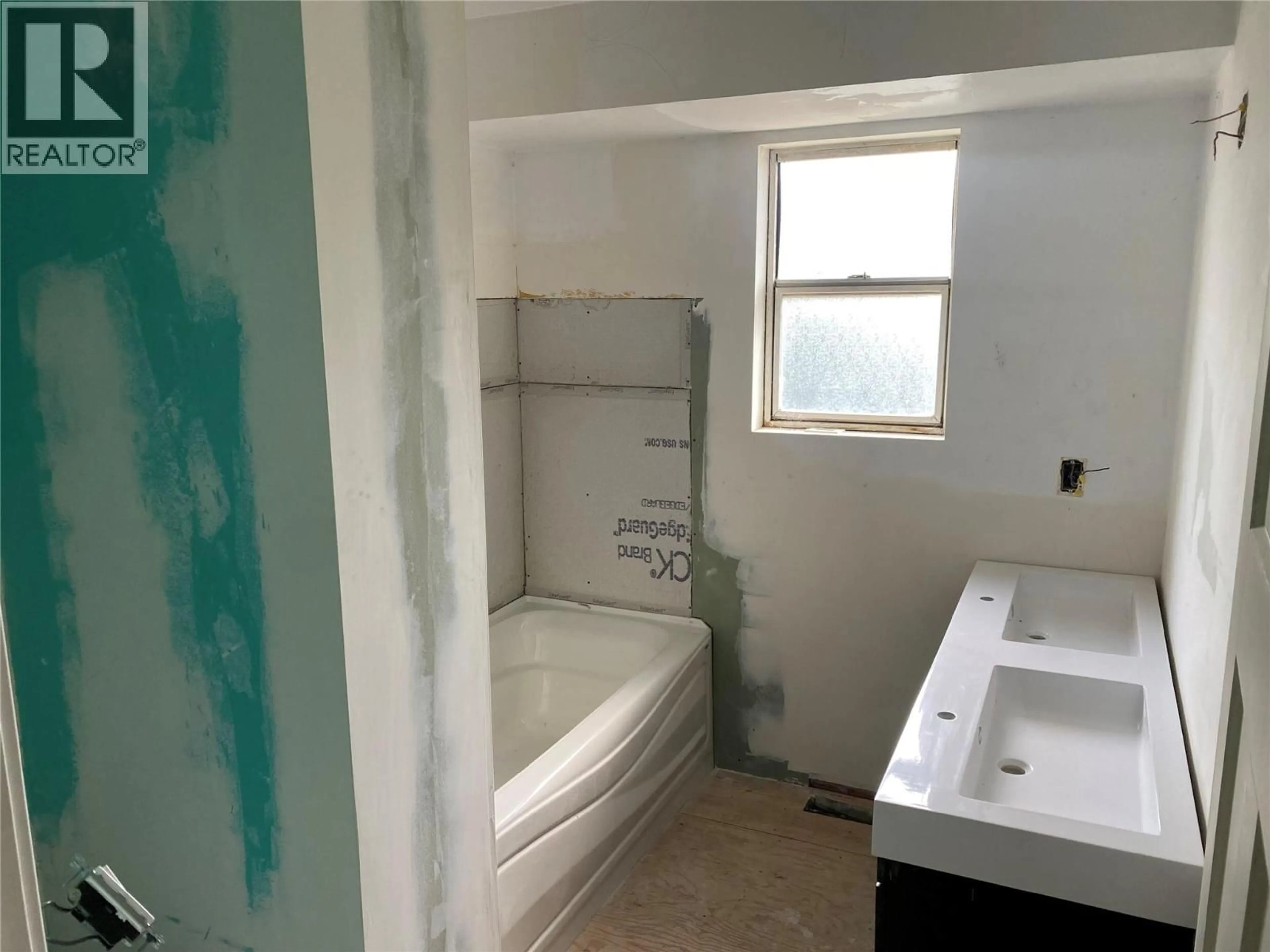 A pic of a room for 900 13TH STREET, Kamloops British Columbia V2B3C9