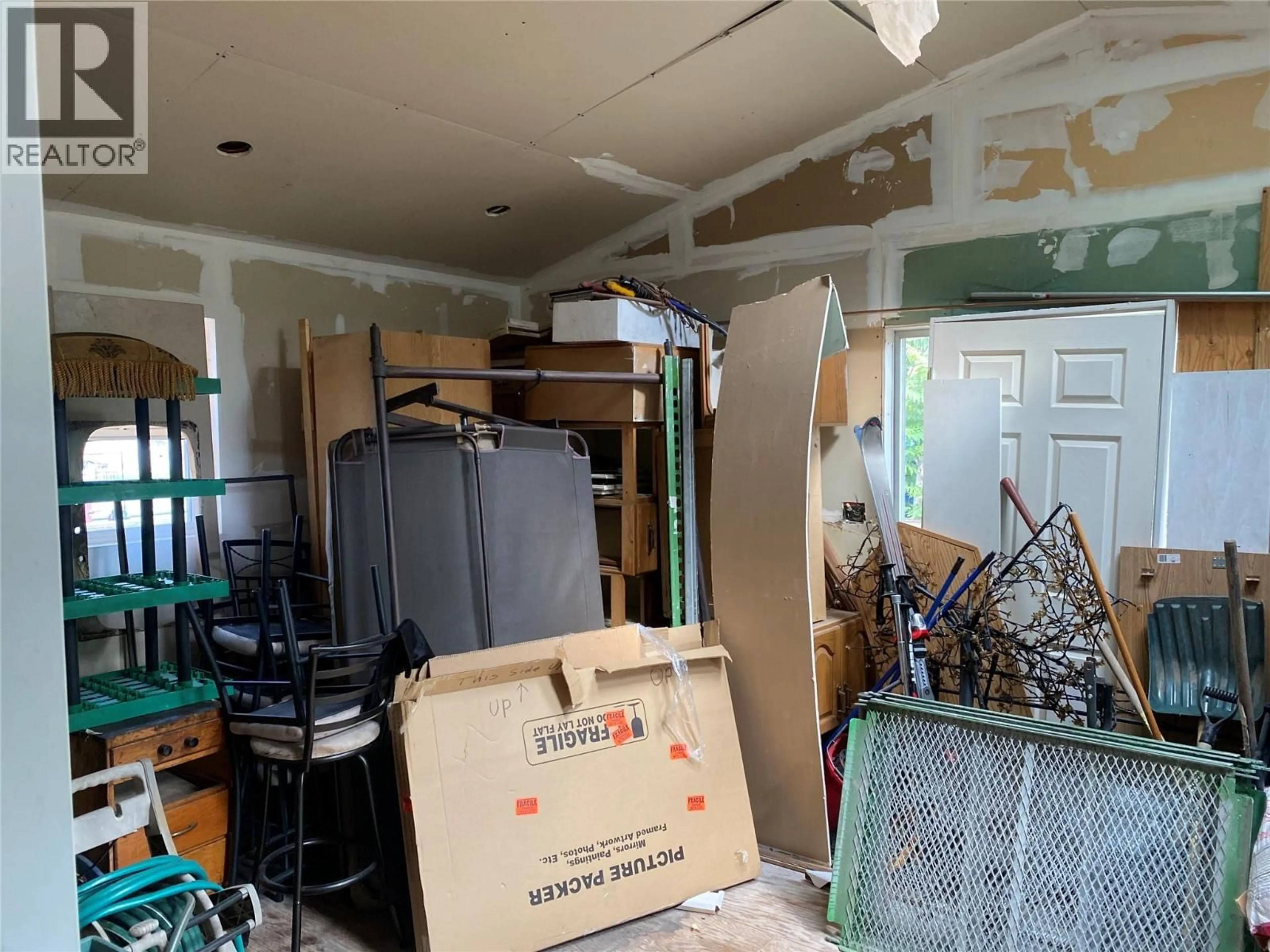 A pic of a room for 900 13TH STREET, Kamloops British Columbia V2B3C9