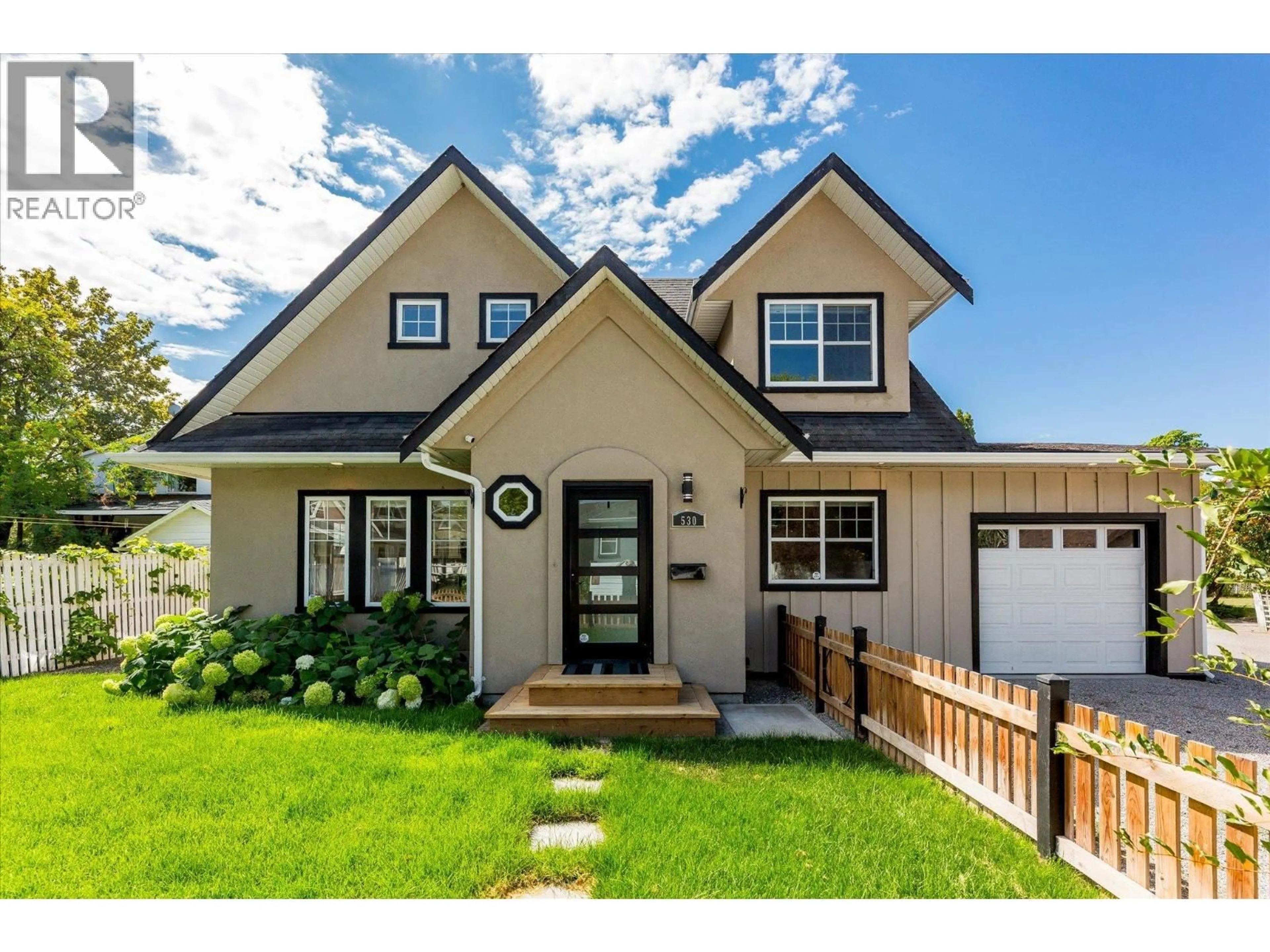 Home with vinyl exterior material, street for 530 ROWCLIFFE AVENUE, Kelowna British Columbia V1Y5Y9