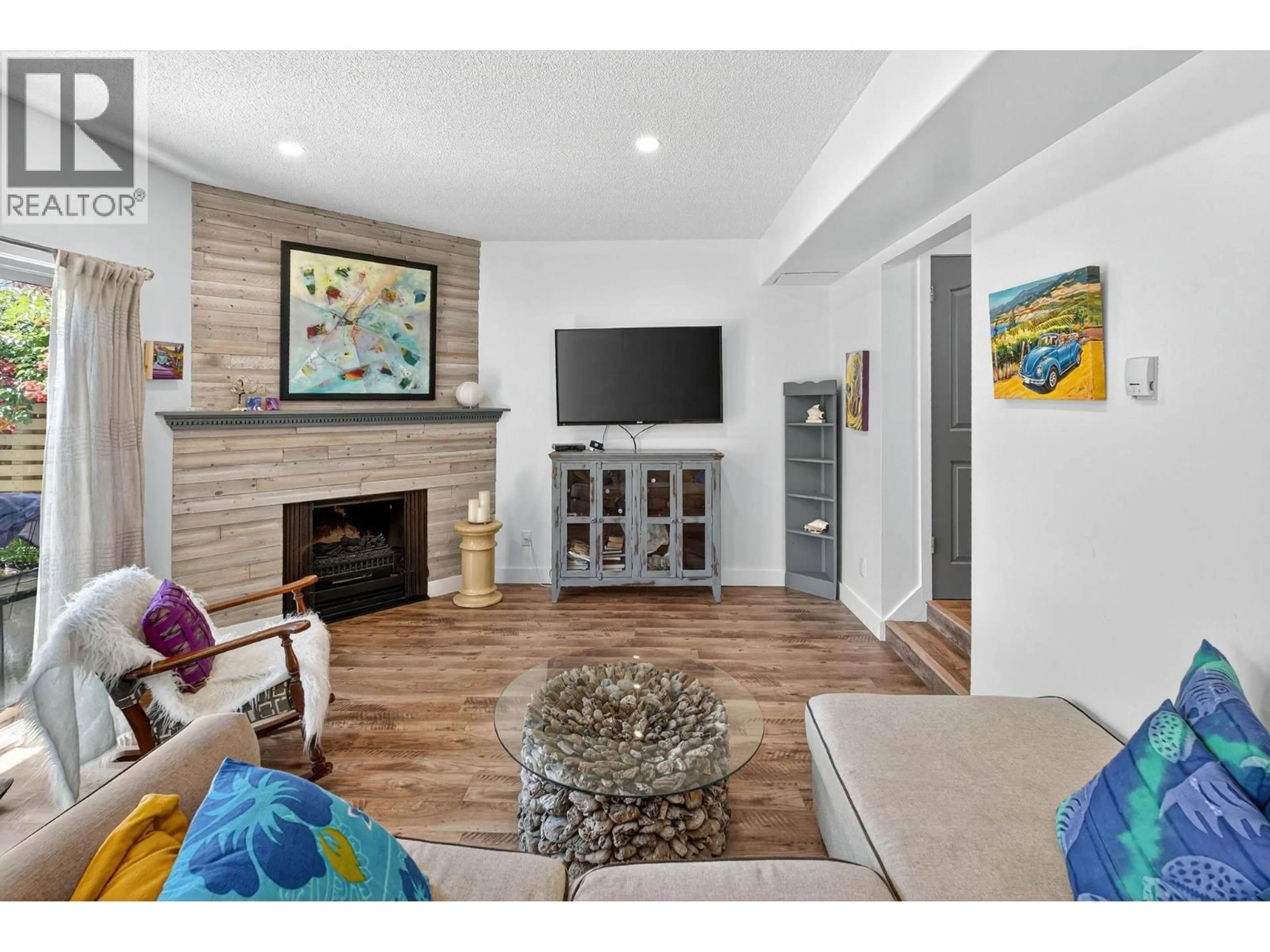 Living room with furniture, unknown for 29 - 310 YORKTON AVENUE, Penticton British Columbia V2A6Z8