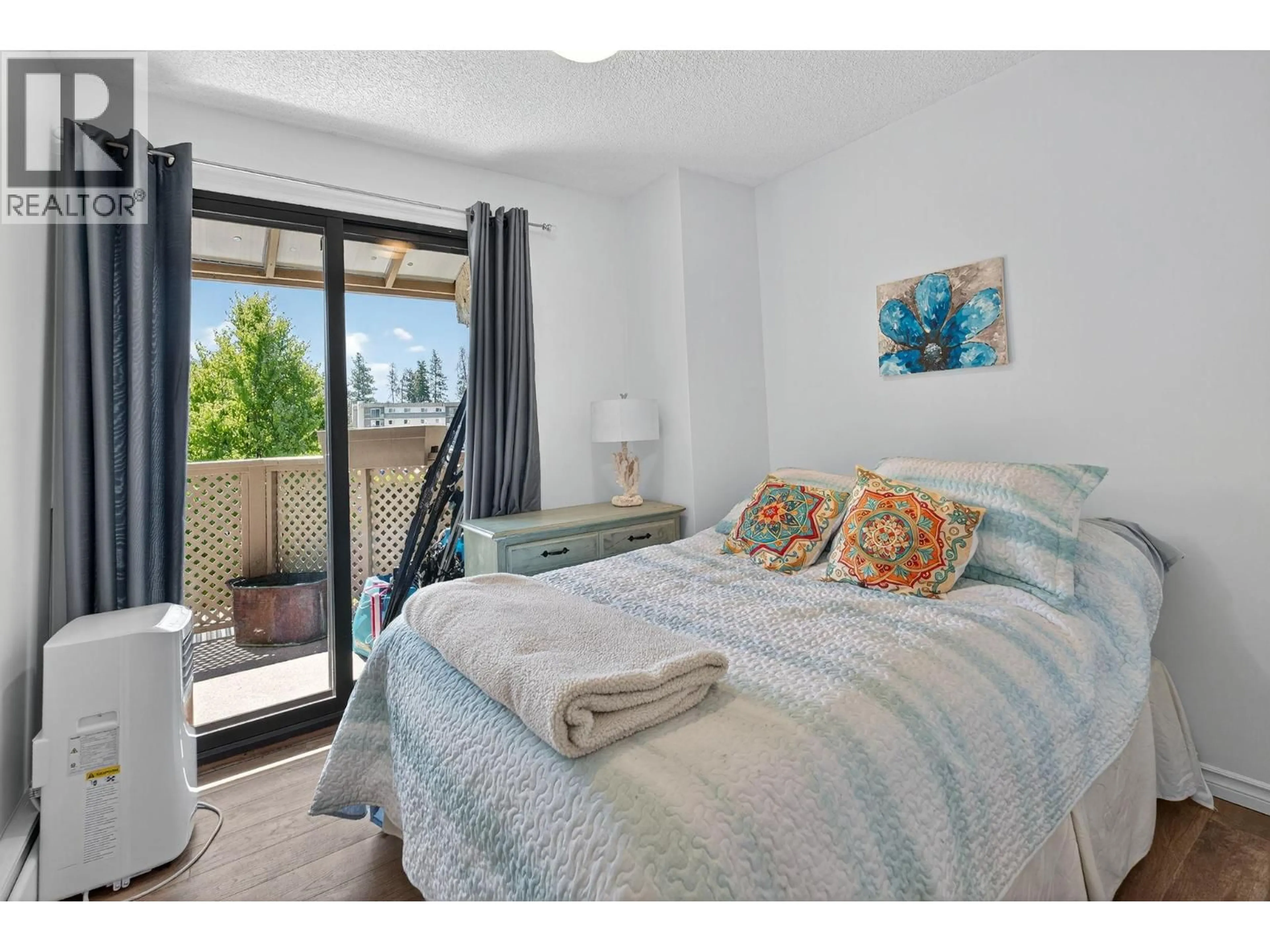 Bedroom with bed, unknown for 29 - 310 YORKTON AVENUE, Penticton British Columbia V2A6Z8