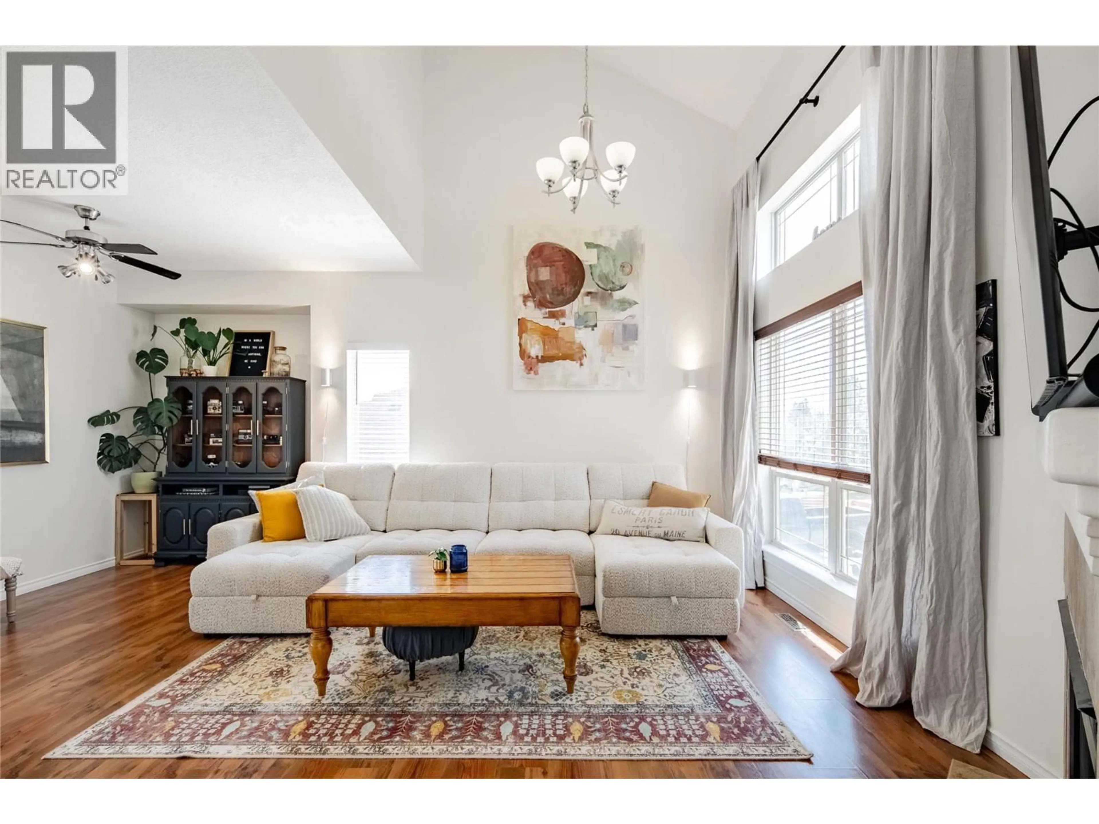 Living room with furniture, unknown for 2174 SUNVIEW DRIVE, Kelowna British Columbia V1Z3R2