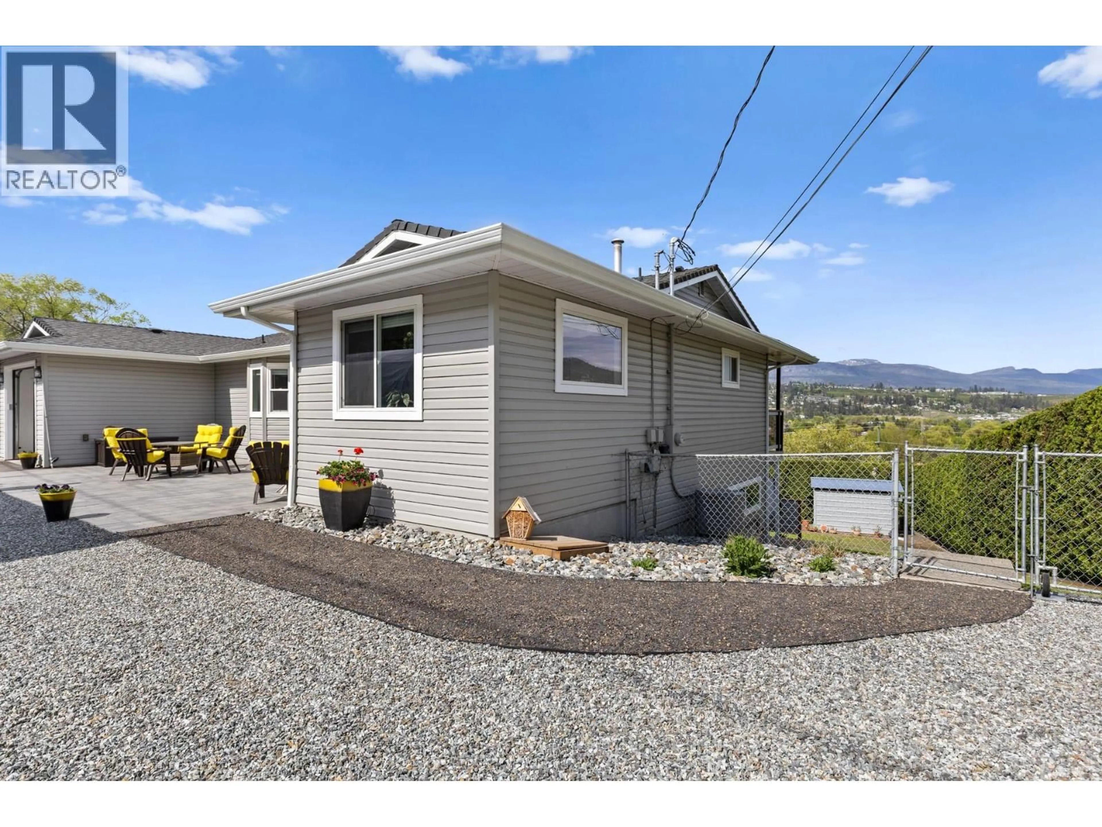 Home with vinyl exterior material, street for 11290 DAKOTA ROAD, Lake Country British Columbia V4V1X1