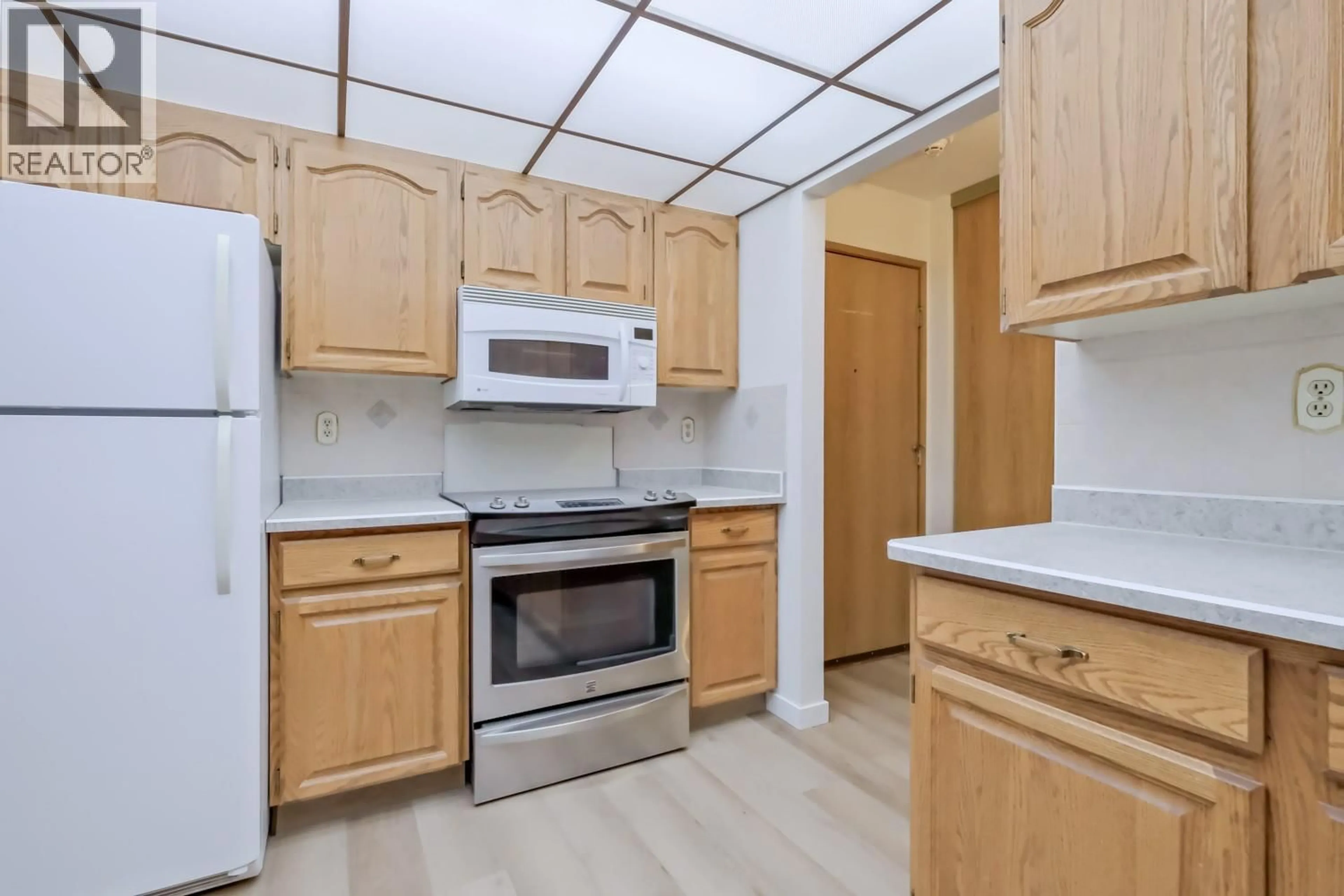 Standard kitchen, unknown for 105 - 2110 HOY STREET, Kelowna British Columbia V1Y8T4