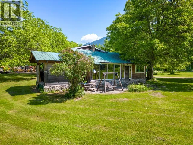 209 LARDEAU RIVER ROAD, Lardeau 5