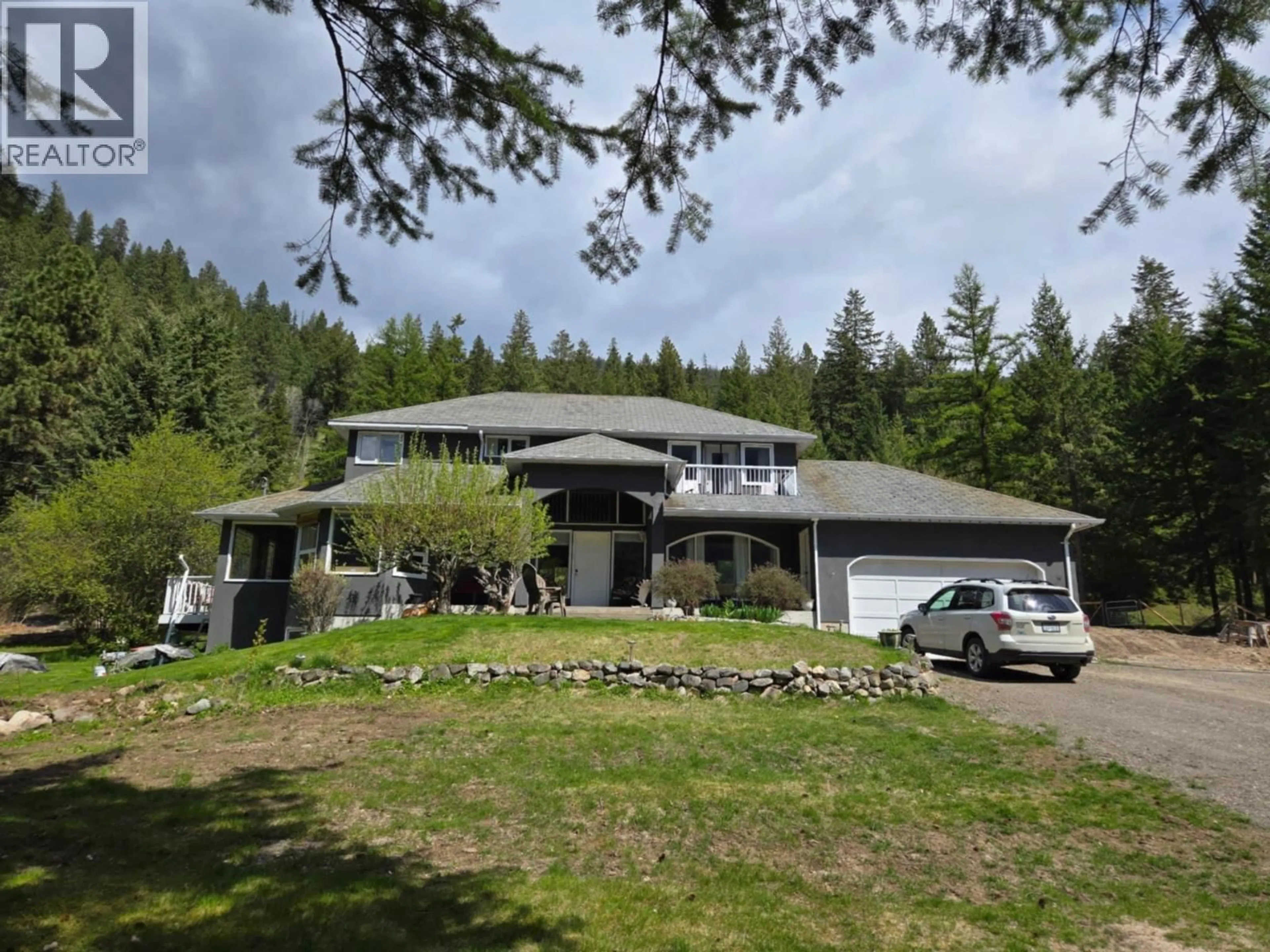 A pic from outside/outdoor area/front of a property/back of a property/a pic from drone, mountain view for 5407 ALLENDALE CRESCENT, Castlegar British Columbia V1N4V8
