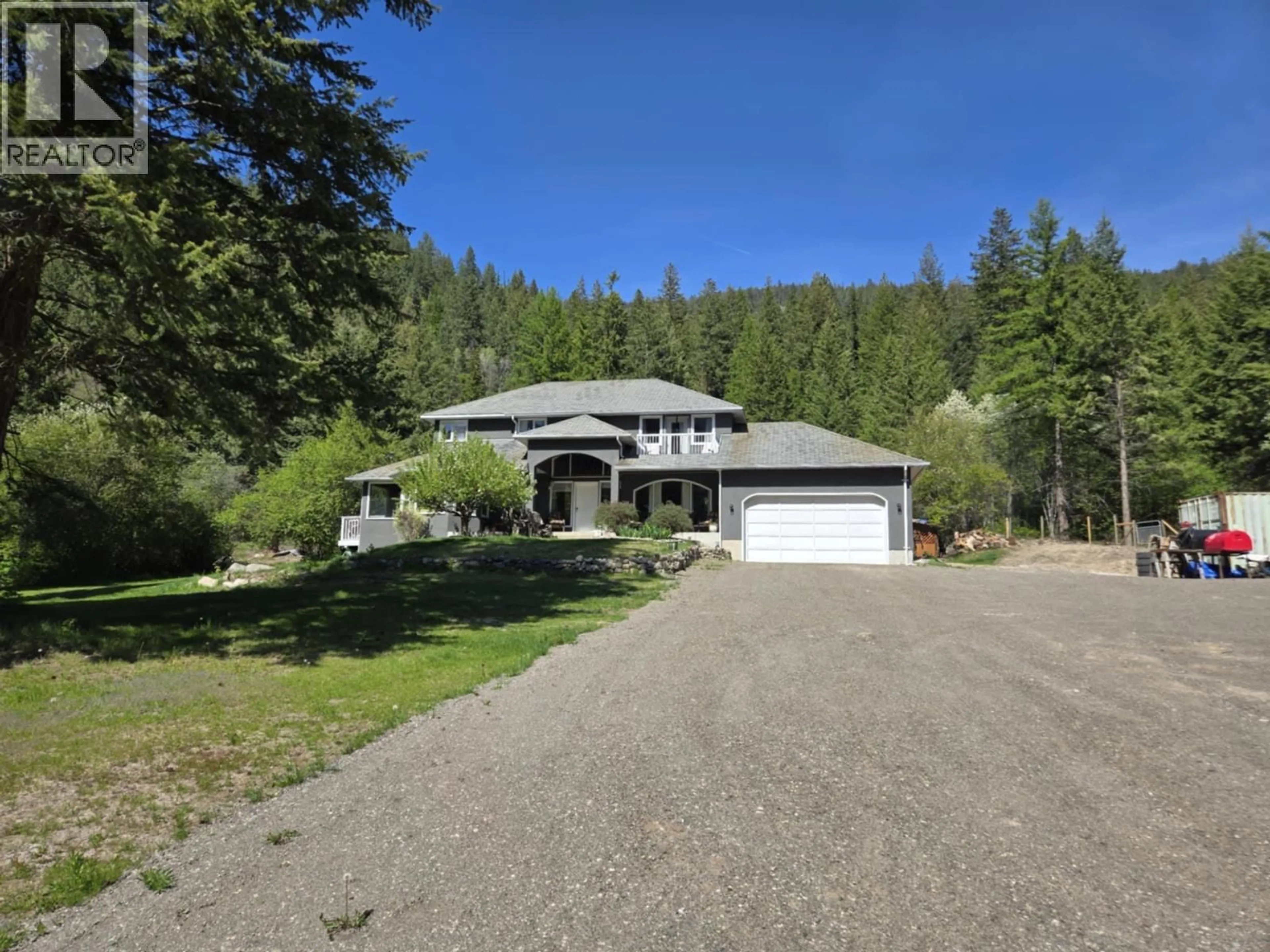 A pic from outside/outdoor area/front of a property/back of a property/a pic from drone, unknown for 5407 ALLENDALE CRESCENT, Castlegar British Columbia V1N4V8