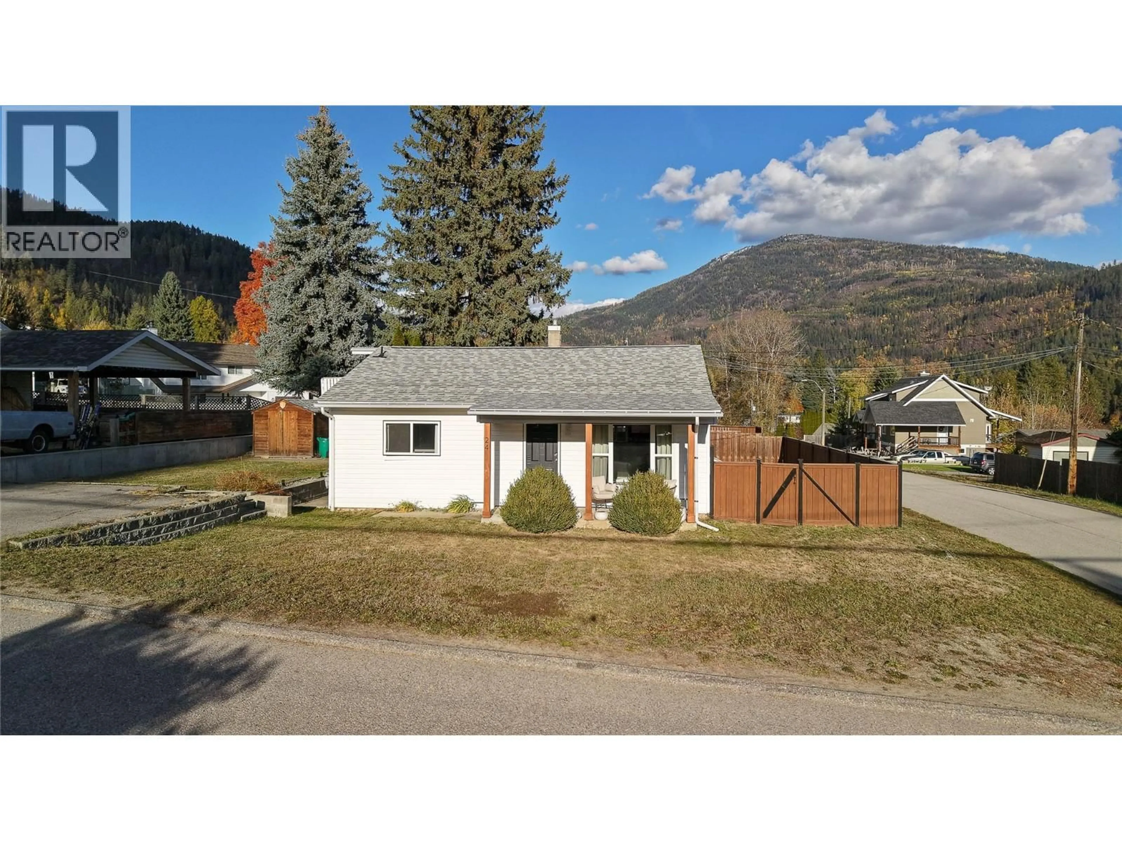 A pic from outside/outdoor area/front of a property/back of a property/a pic from drone, mountain view for 24 KOOTENAY AVENUE NORTH, Fruitvale British Columbia V0G1L0
