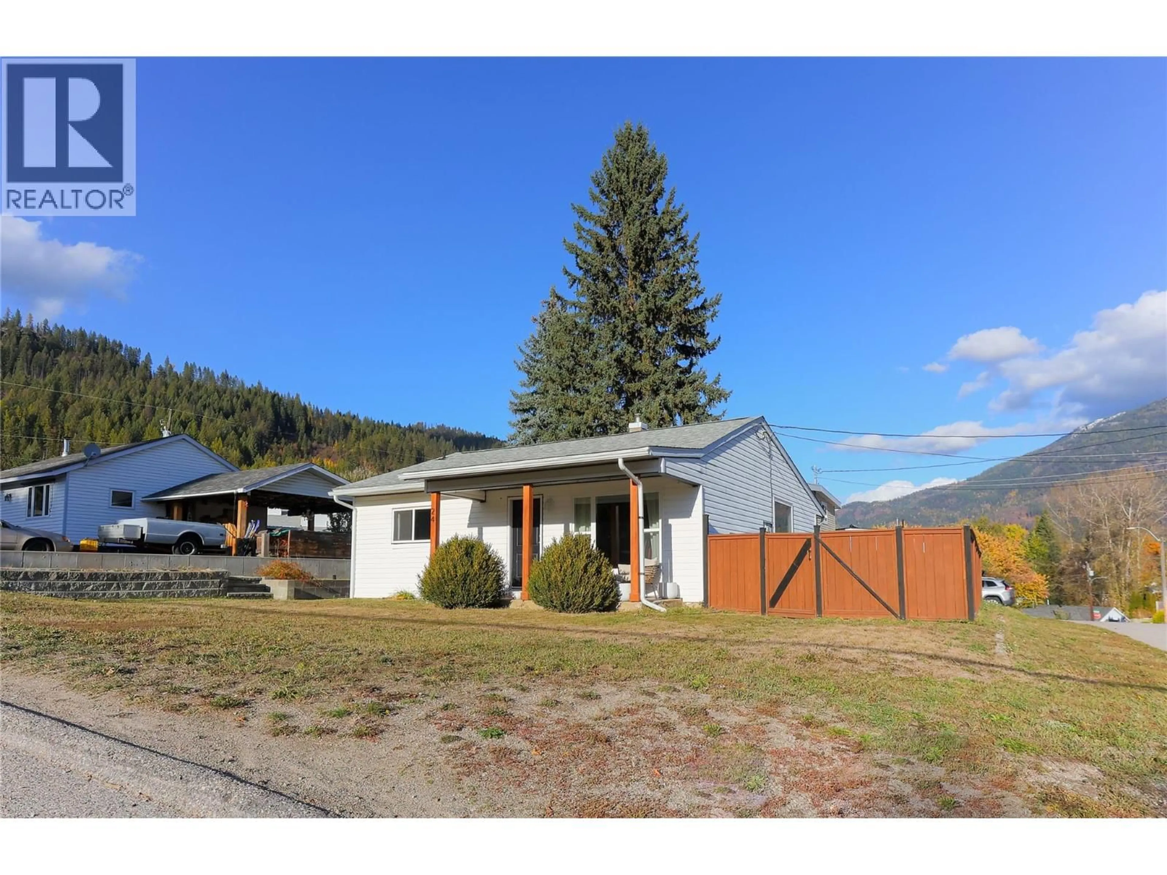 A pic from outside/outdoor area/front of a property/back of a property/a pic from drone, unknown for 24 KOOTENAY AVENUE NORTH, Fruitvale British Columbia V0G1L0