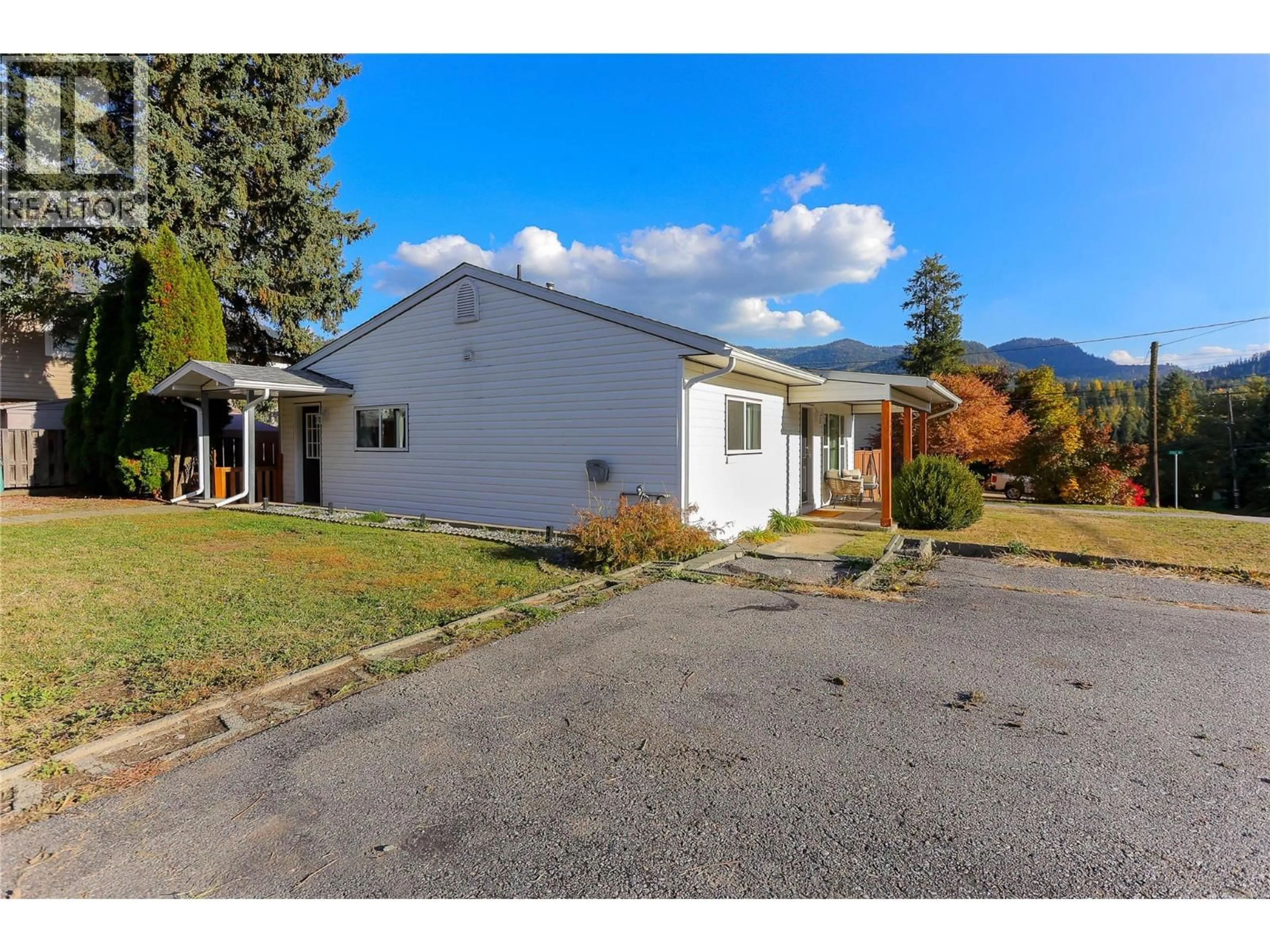 A pic from outside/outdoor area/front of a property/back of a property/a pic from drone, mountain view for 24 KOOTENAY AVENUE NORTH, Fruitvale British Columbia V0G1L0