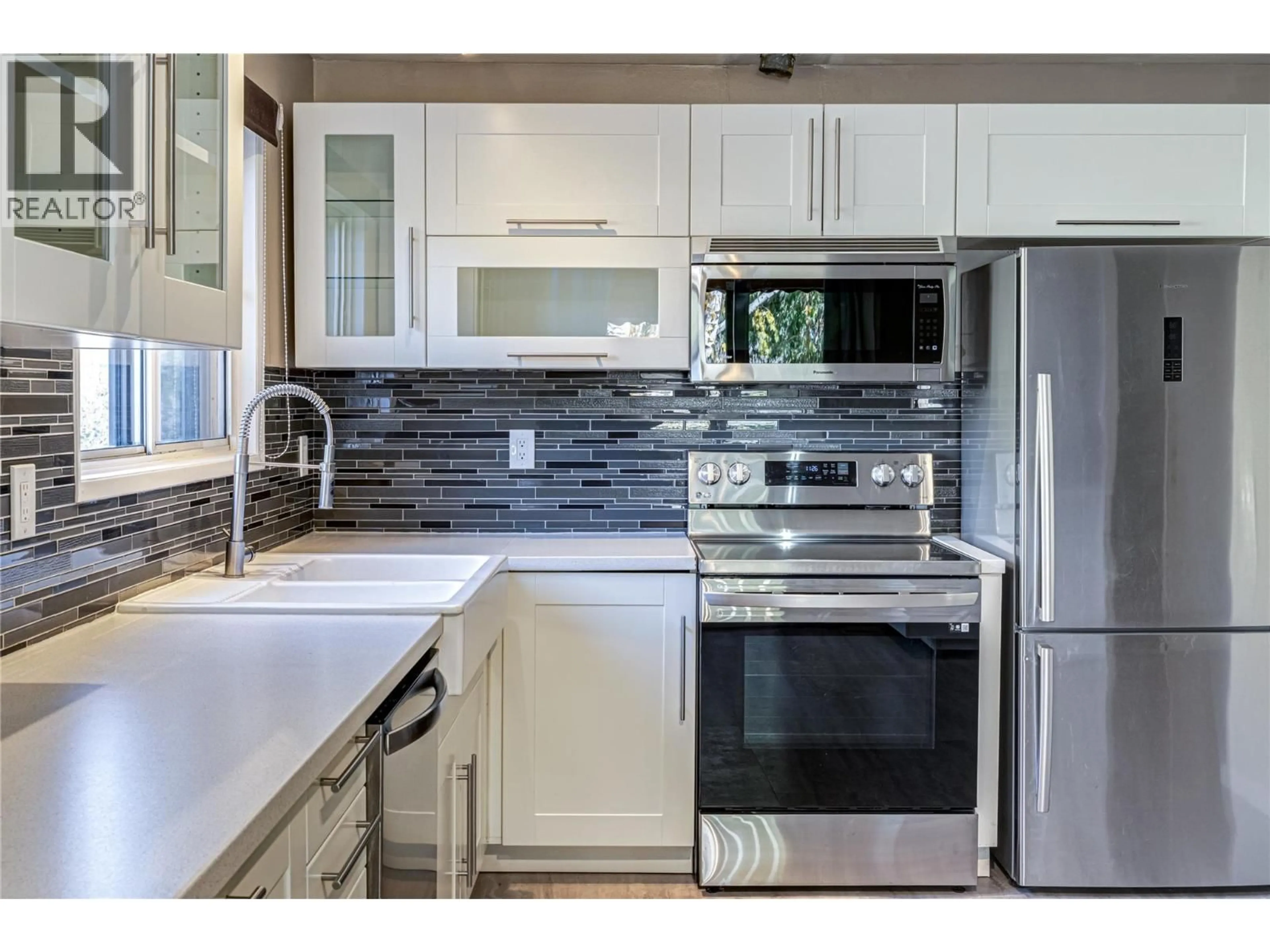 Open concept kitchen, ceramic/tile floor for 720 BALMER CRESCENT, Elkford British Columbia V0B1H0