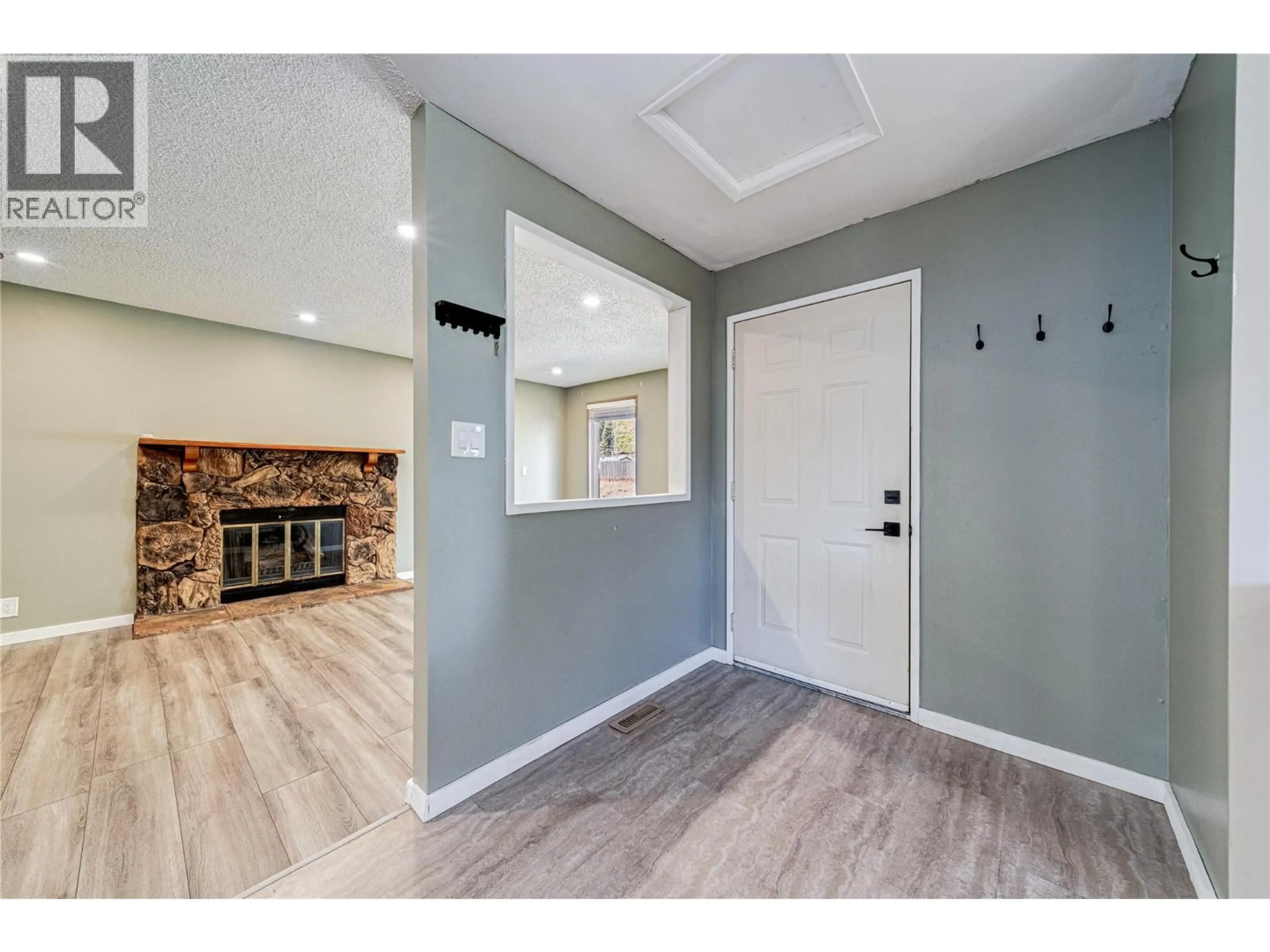 Indoor entryway for 720 BALMER CRESCENT, Elkford British Columbia V0B1H0