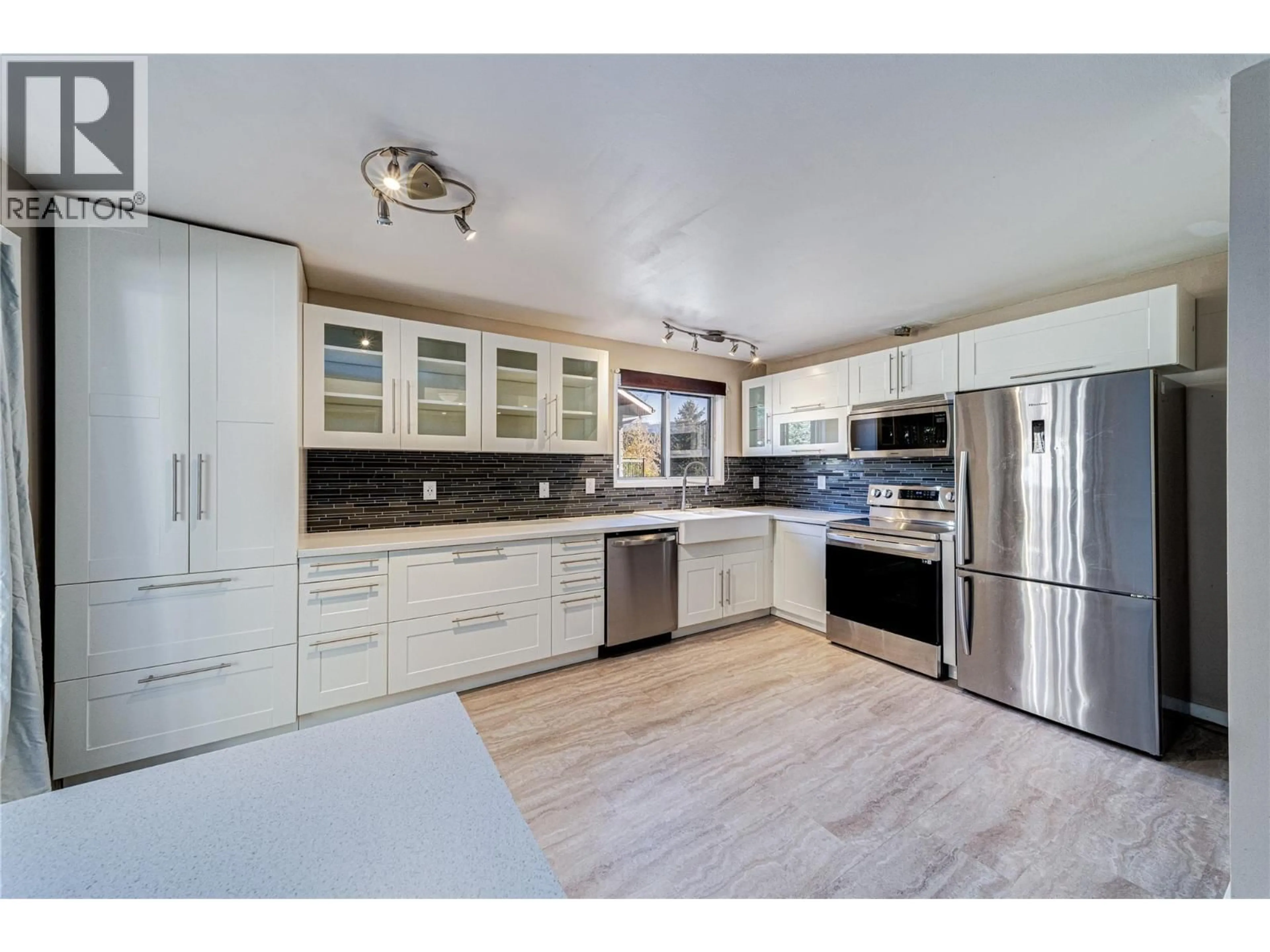 Open concept kitchen, unknown for 720 BALMER CRESCENT, Elkford British Columbia V0B1H0