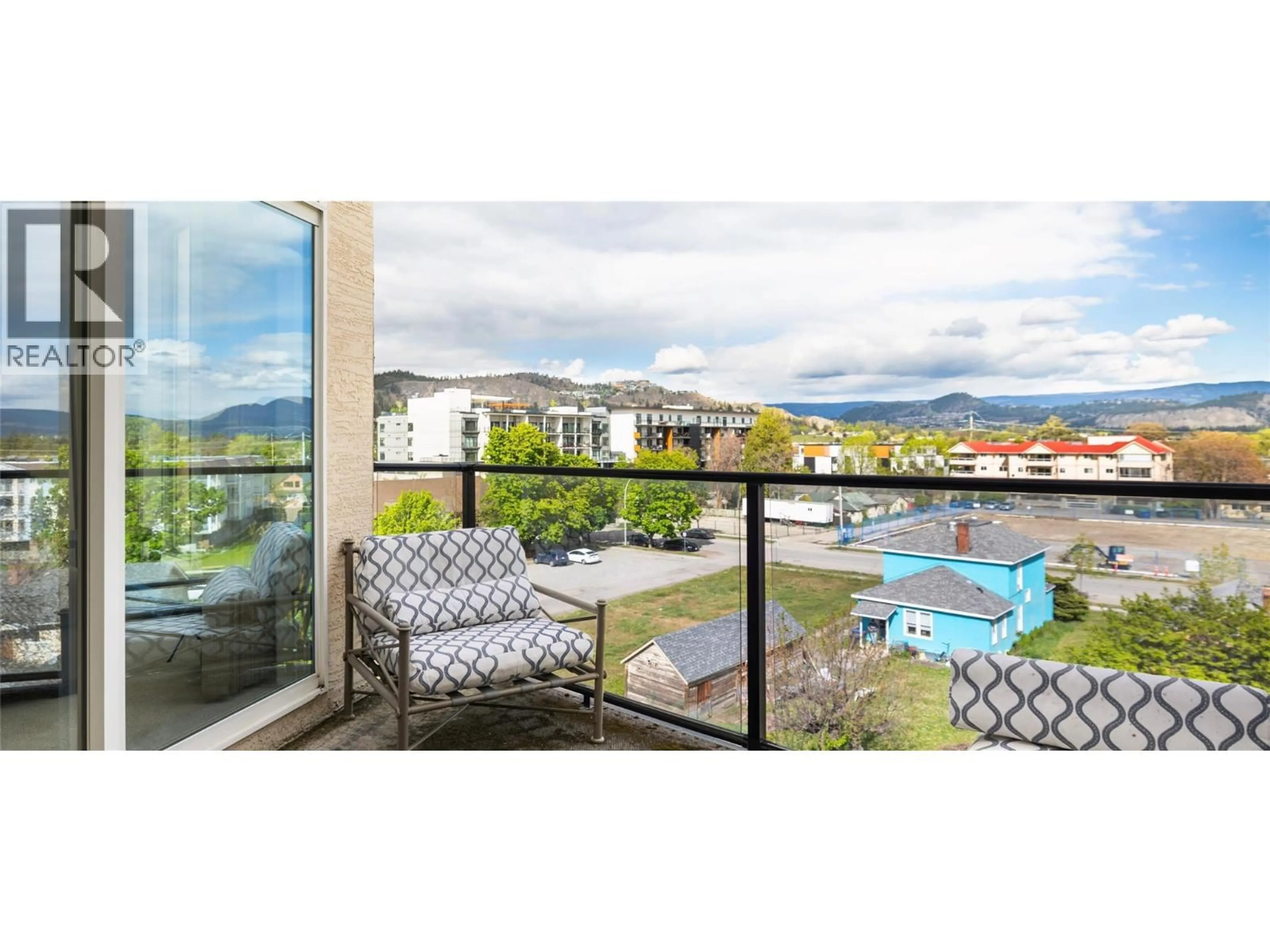 Balcony in the apartment, water/lake/river/ocean view for 408 - 1327 ST PAUL STREET, Kelowna British Columbia V1Y2E2