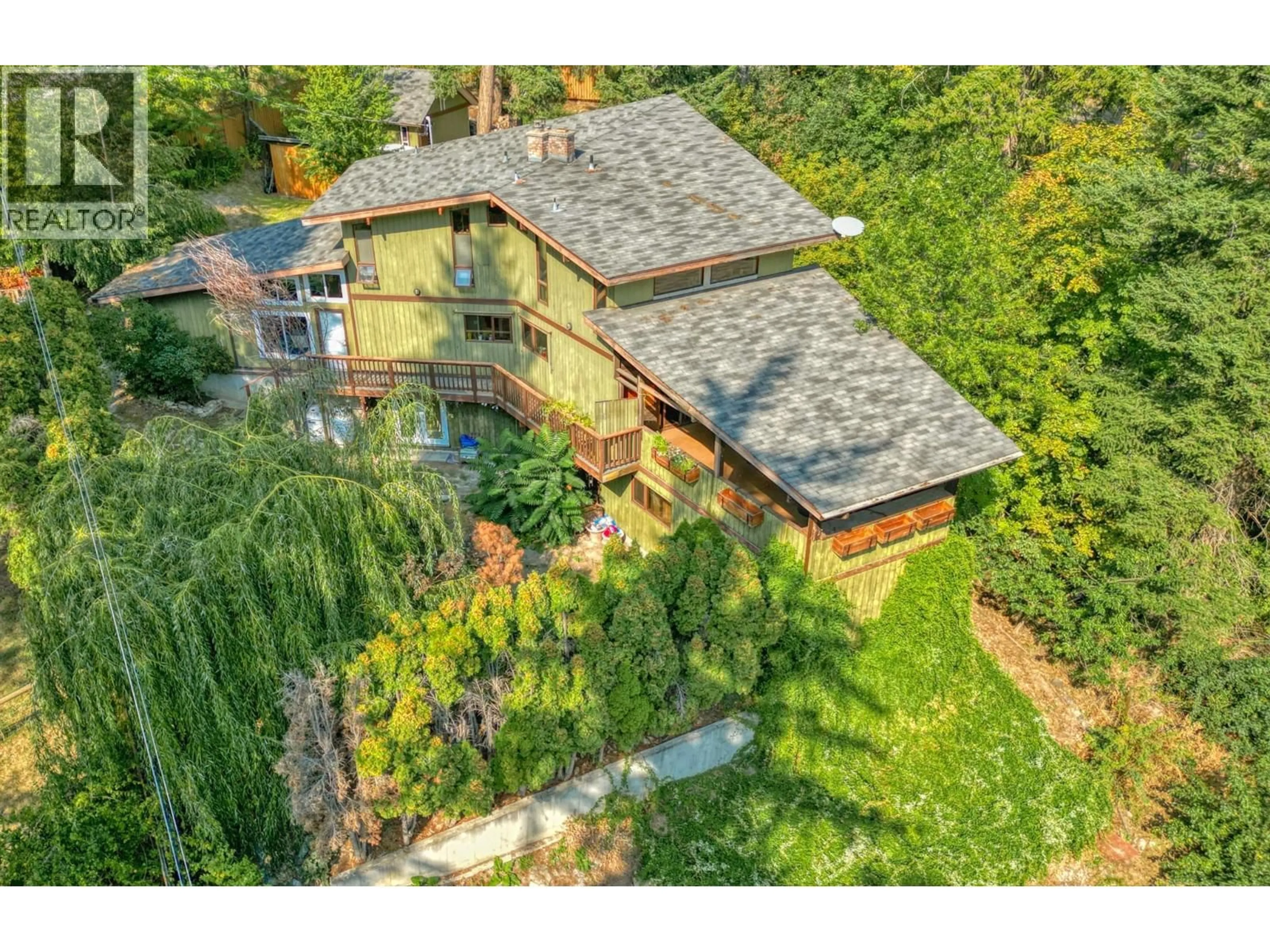 A pic from outside/outdoor area/front of a property/back of a property/a pic from drone, unknown for 405 KILDARE WAY, Vernon British Columbia V1T2C7