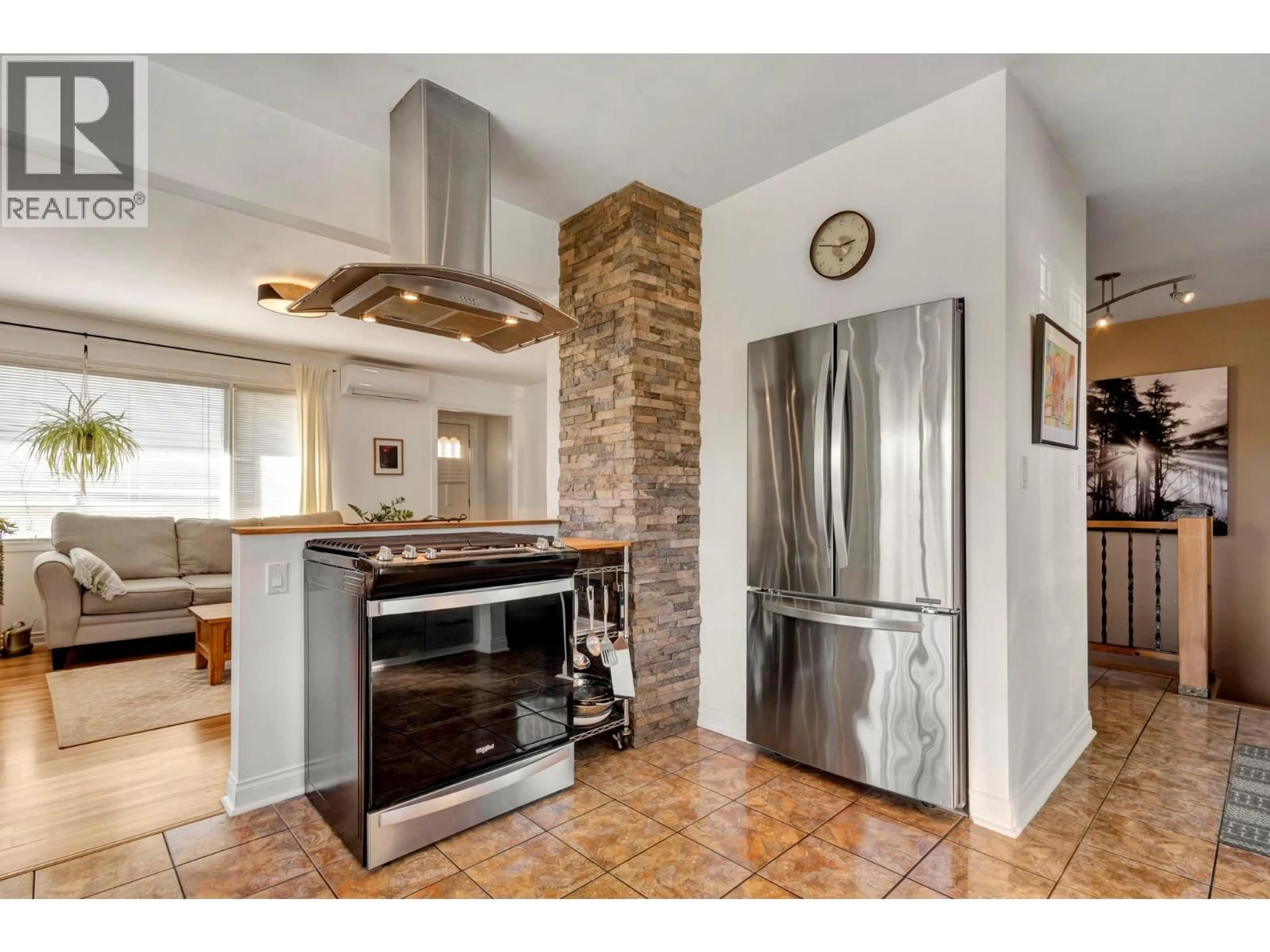Open concept kitchen, ceramic/tile floor for 495 WHITE ROAD, Kelowna British Columbia V1X1G2