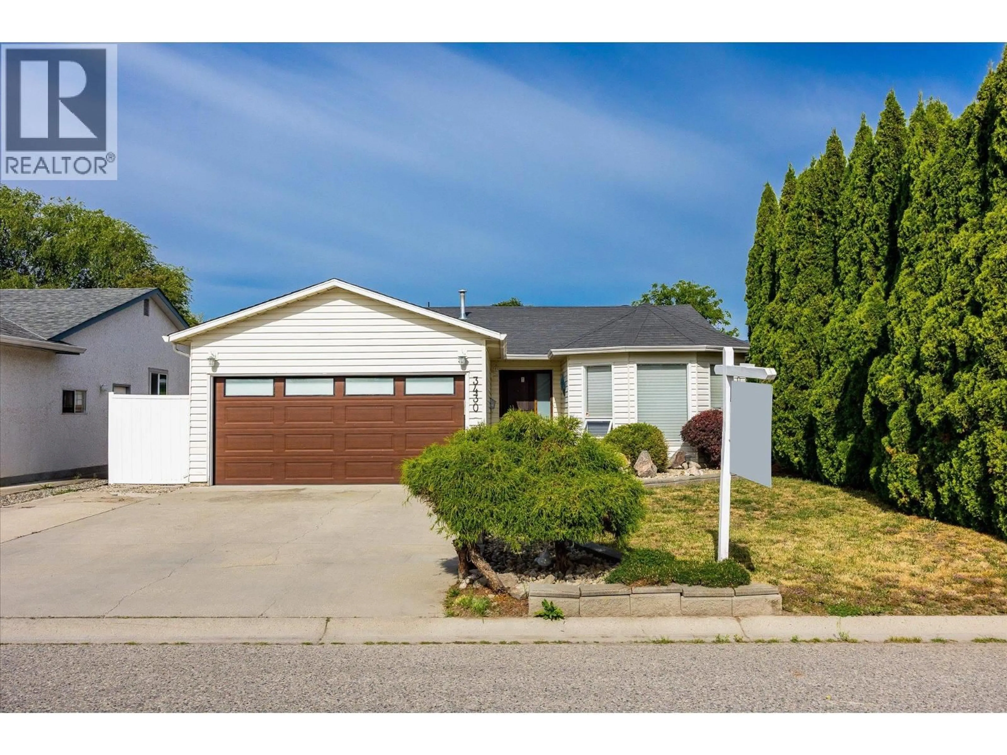 Home with vinyl exterior material, street for 3430 SILVERBERRY ROAD, Kelowna British Columbia V1W3V5