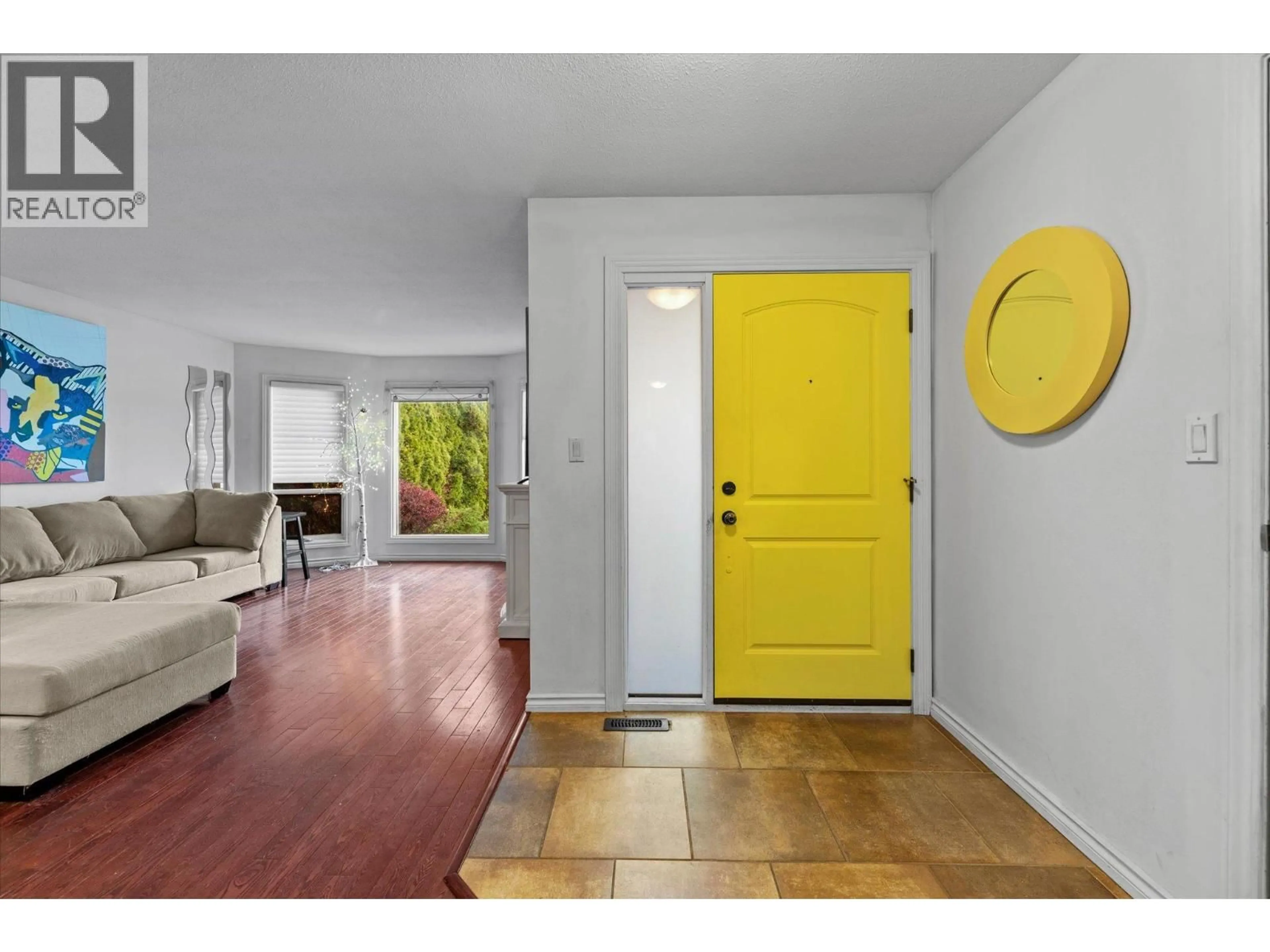 Indoor entryway for 3430 SILVERBERRY ROAD, Kelowna British Columbia V1W3V5